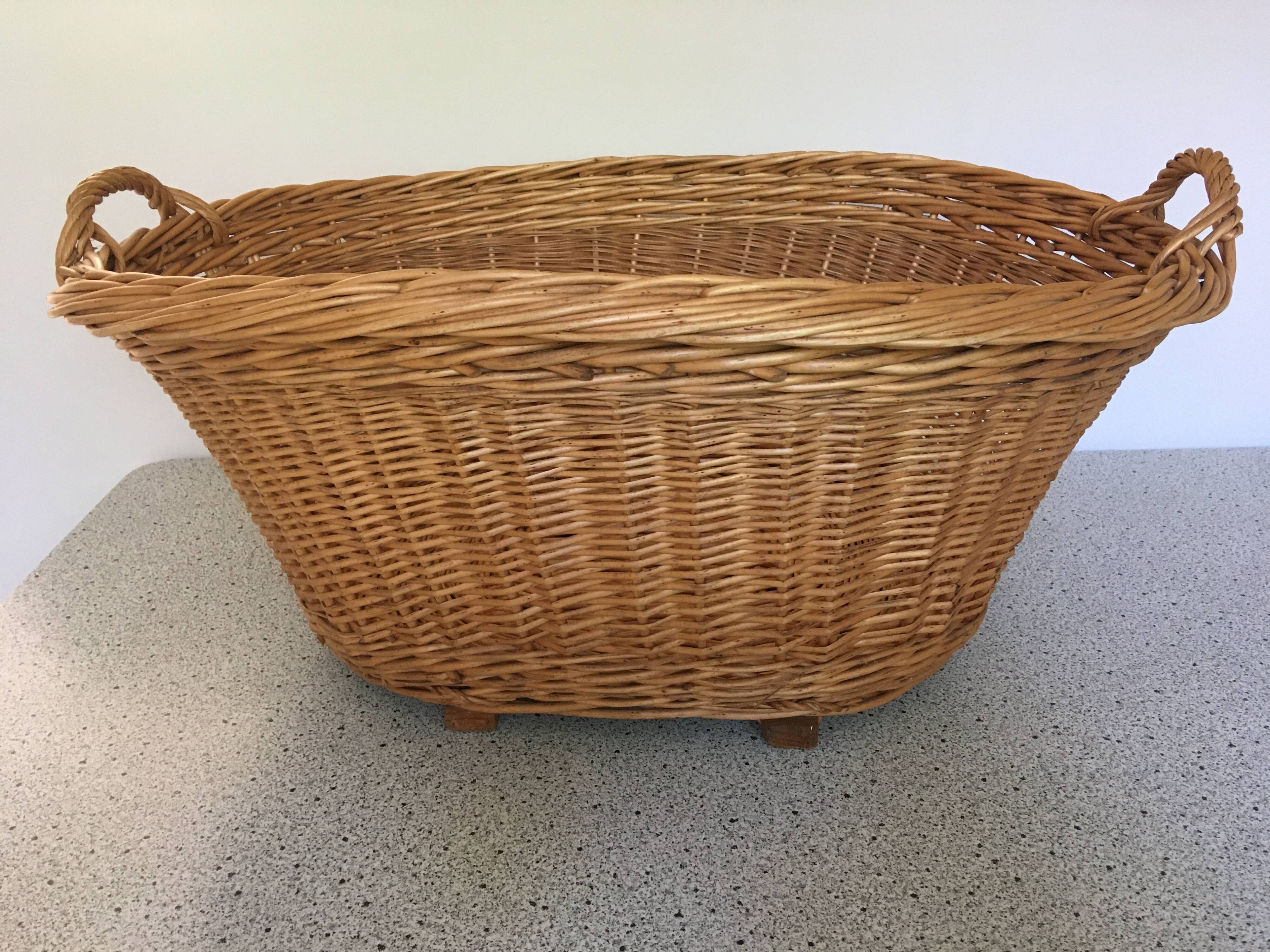 Wicker laundry basket