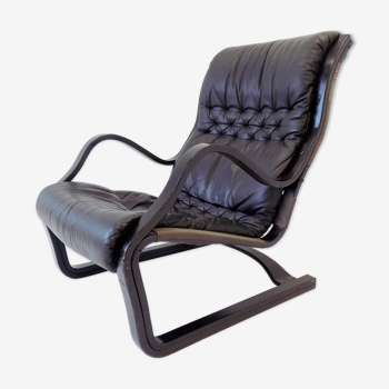 Fauteuil en cuir noir Asko Koivutaru par Esko Pajamies