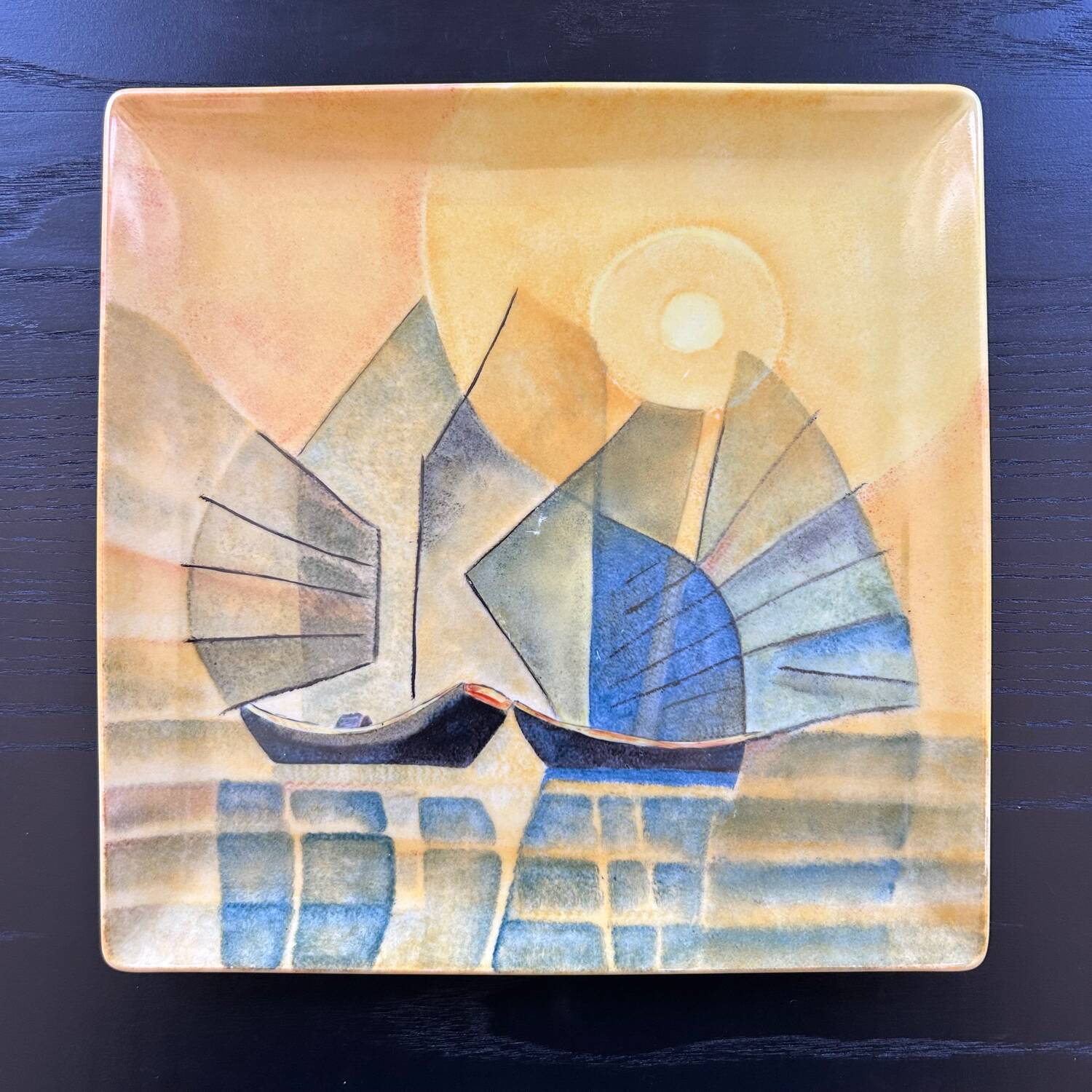 Square dish with junk decoration