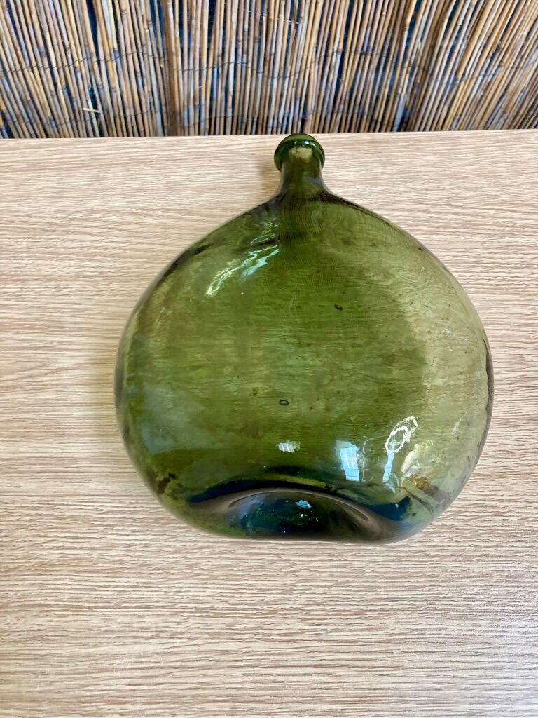Dame Jeanne, glass canister
