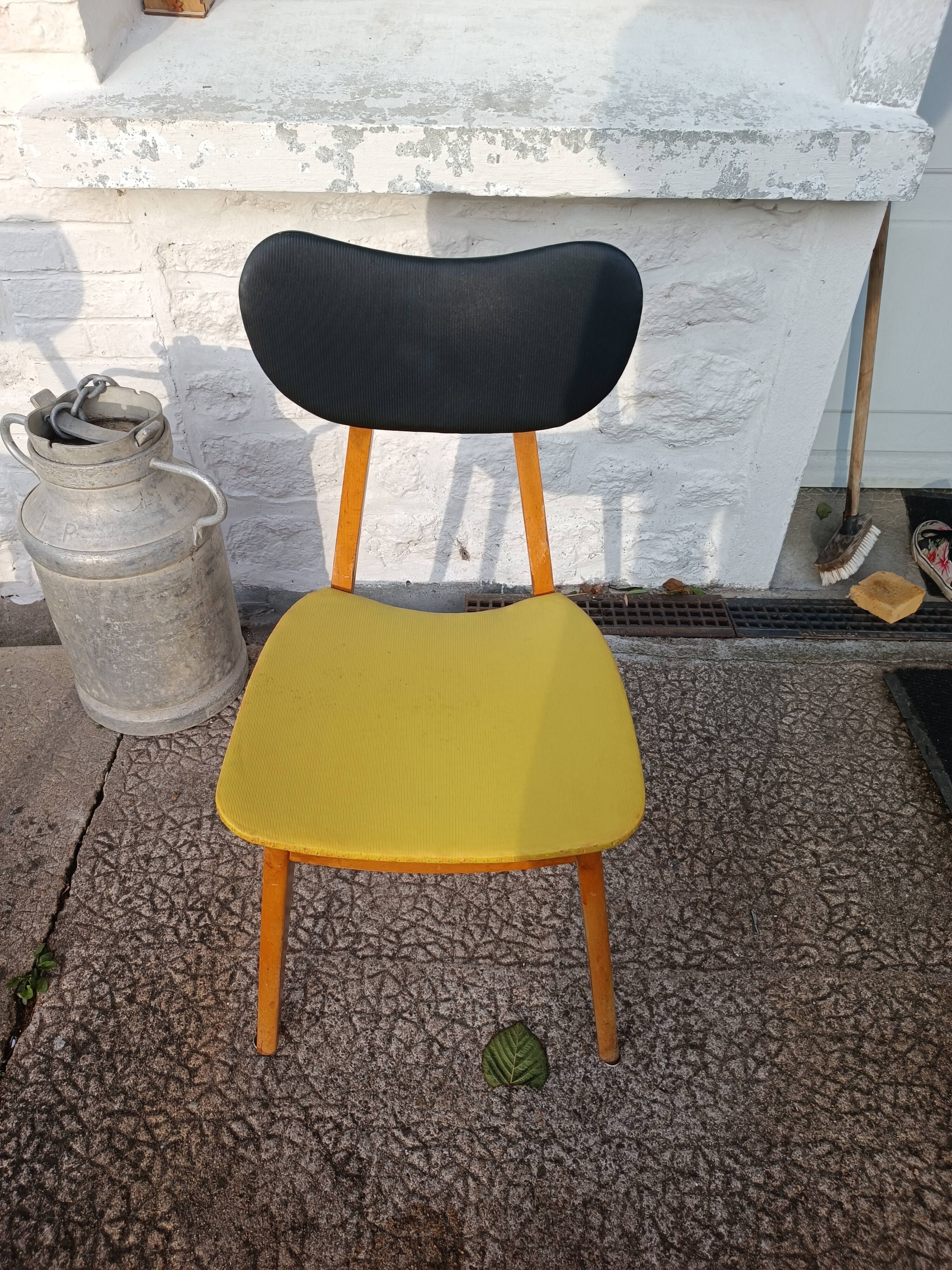 Set of 6 compass leg chairs – colored seats