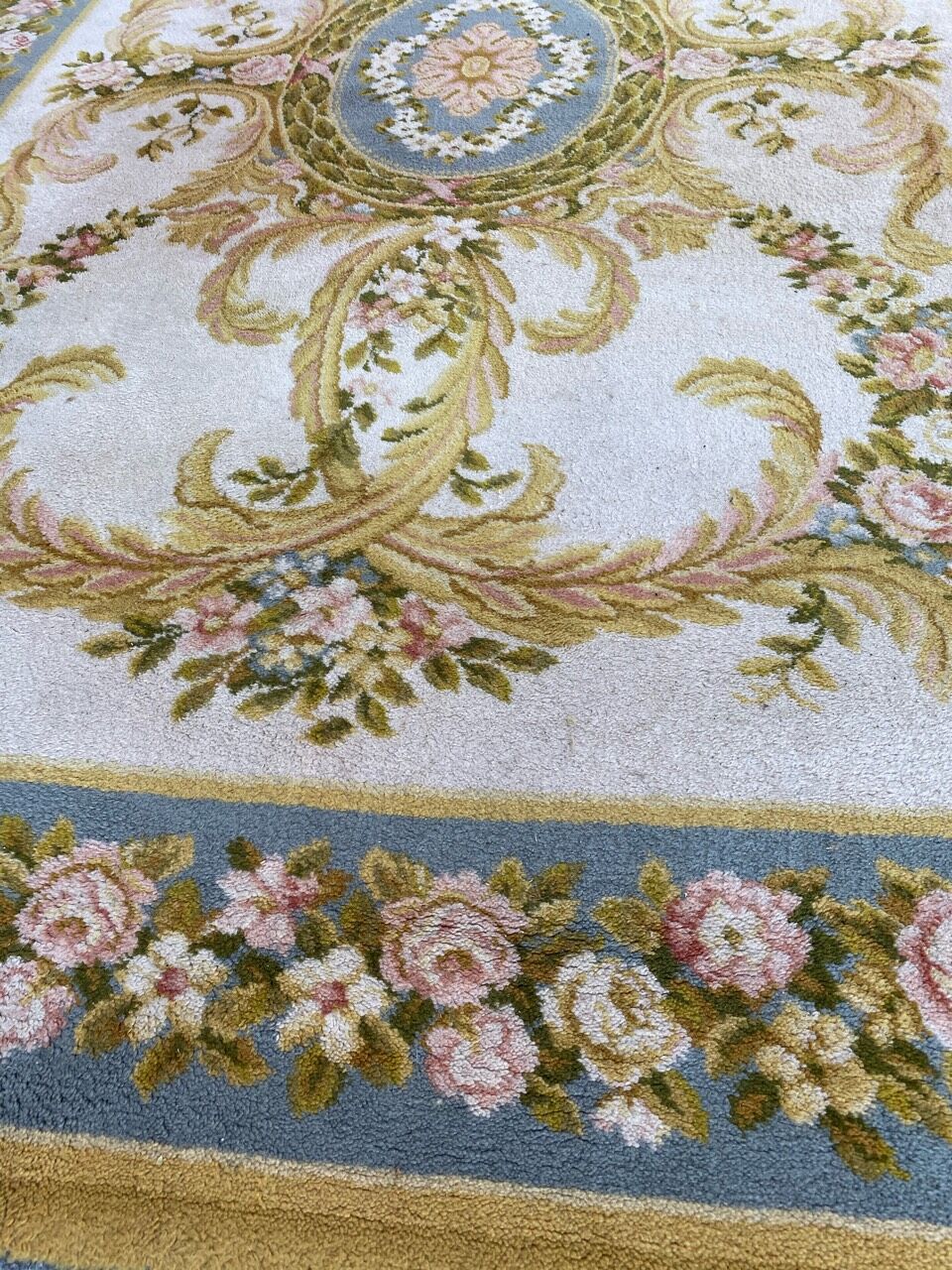 Vintage soapy style carpet with 200x300