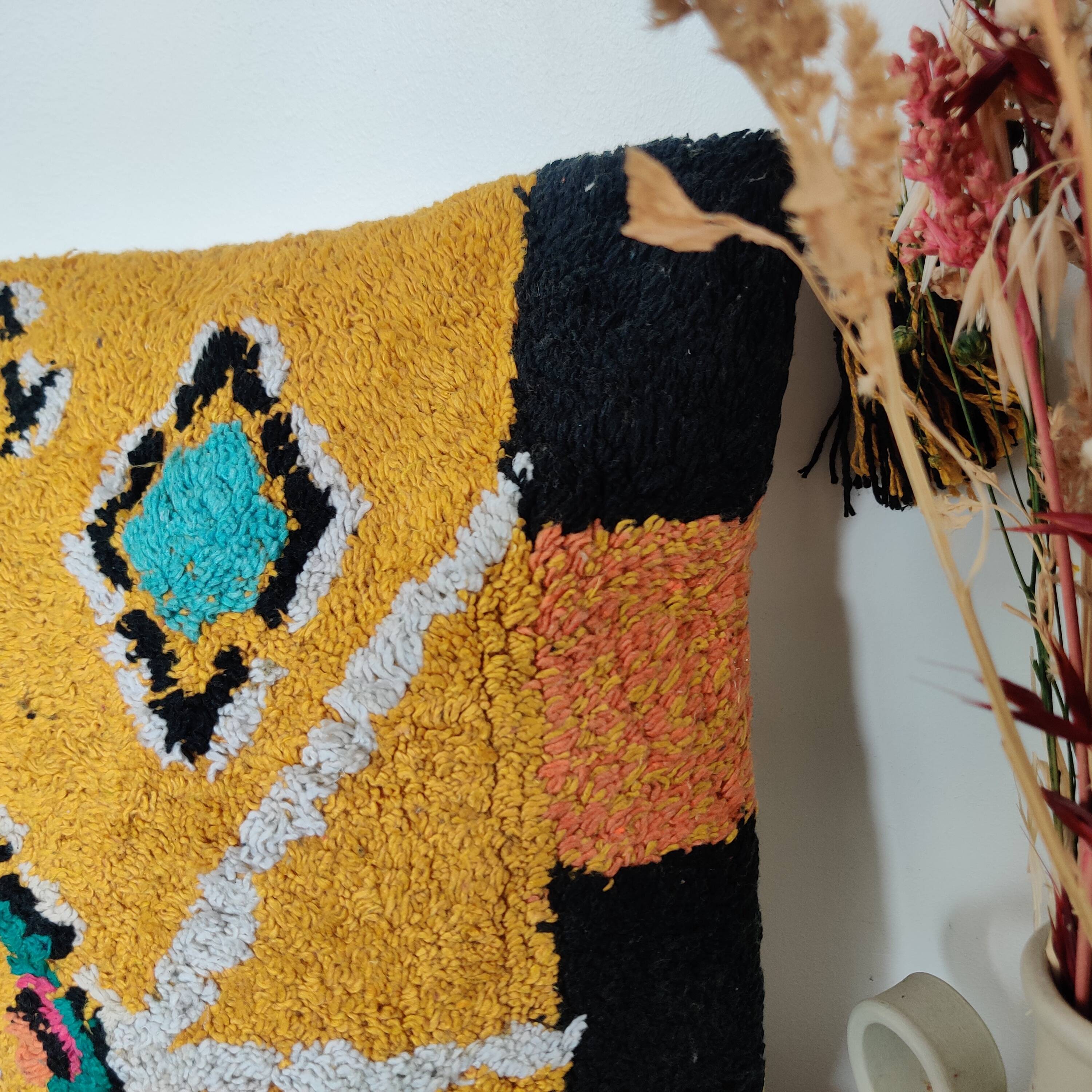 Yellow Berber-inspired cushion 45x45 cm