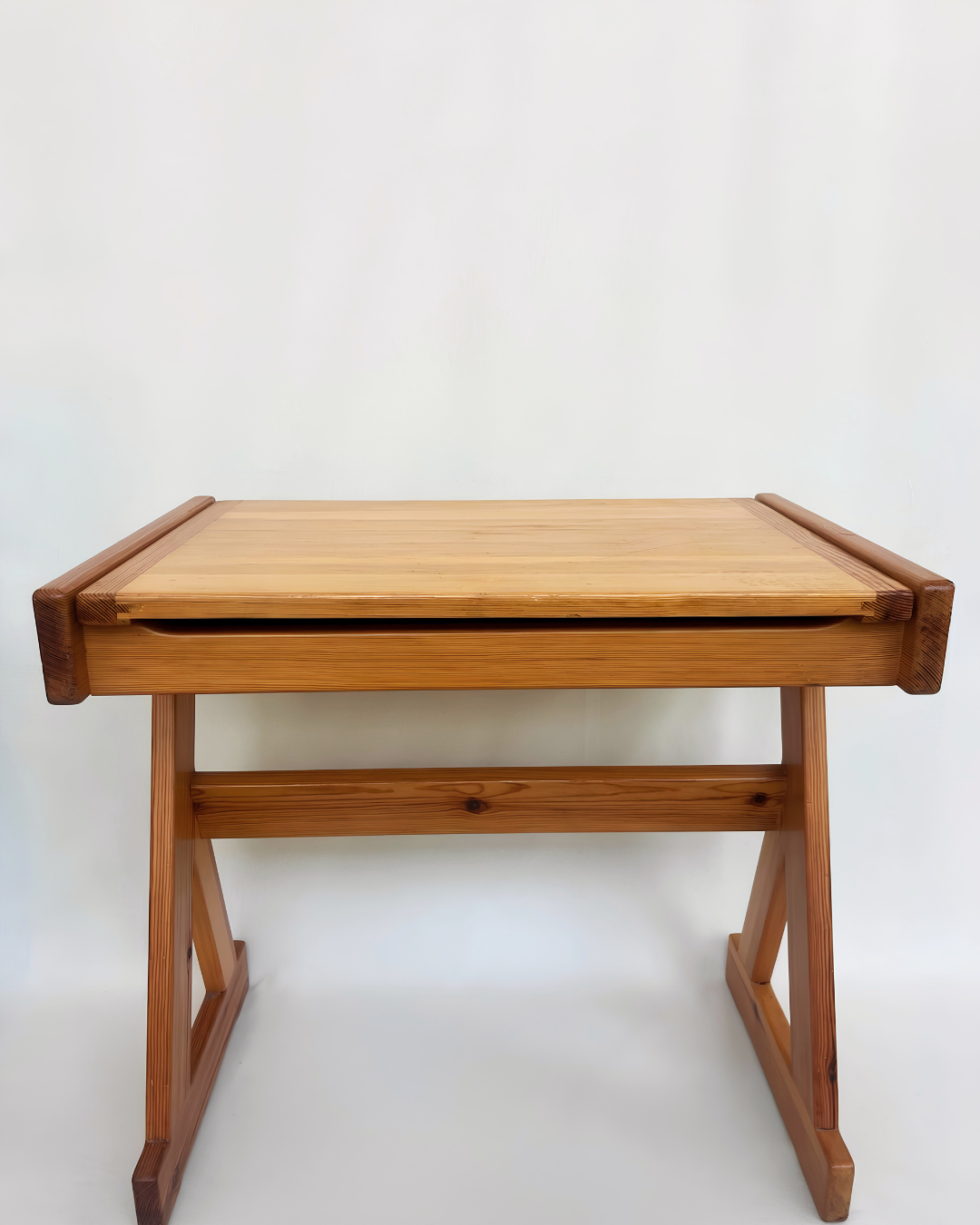 Bureau attribué à Maison Regain