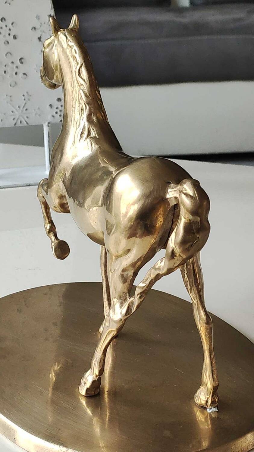 Large vintage horse in exercise figurine on oval base, in polished brass 26 x 19 cm