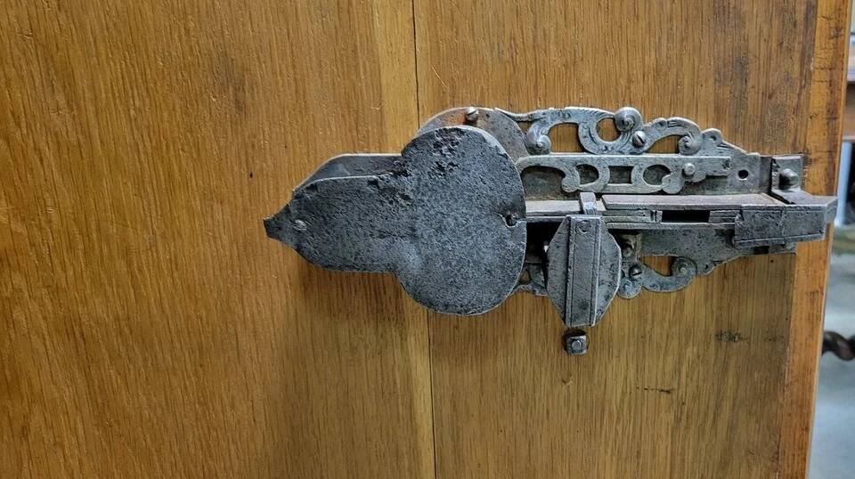 Cabinet or two-part cabinet with Renaissance architectural facade