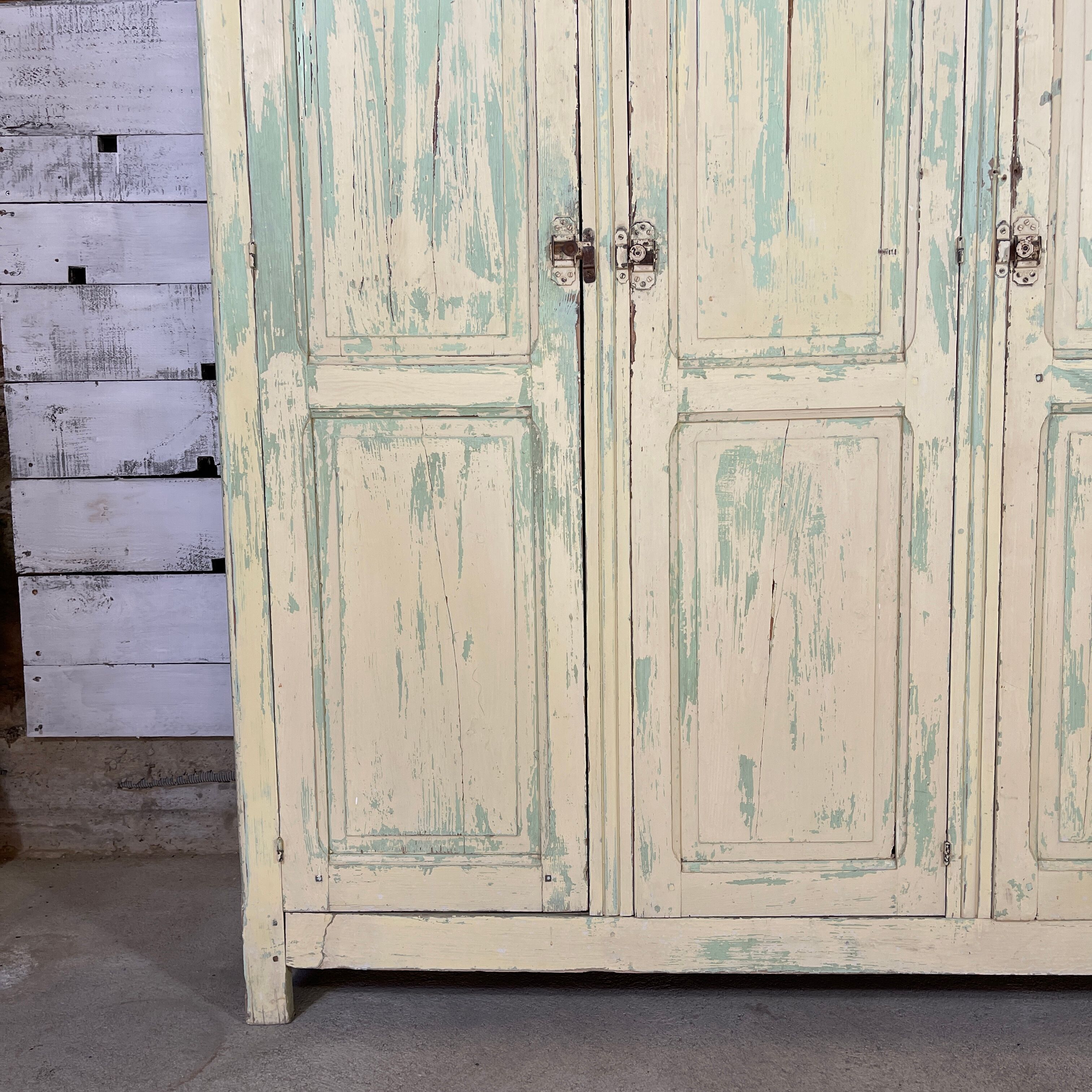 Wooden cloakroom 3 doors