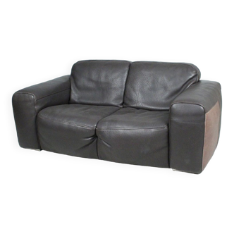Two-seater sofa made of coarsely grained thick leather.