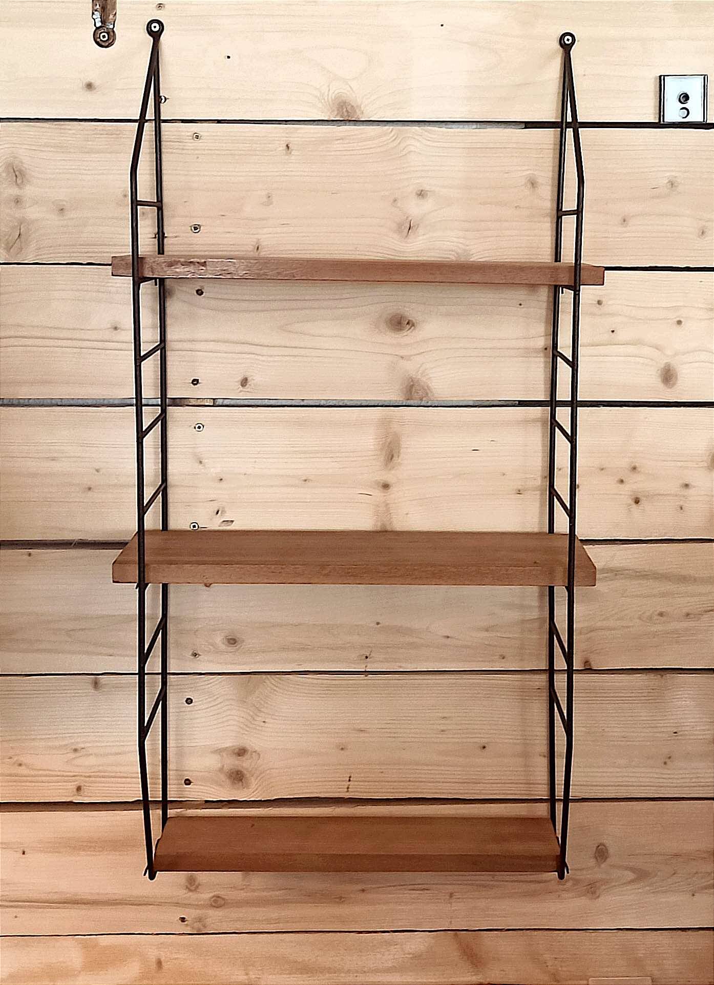 Etagère murale teck 3 étagères style Nils Strinning, 1950s