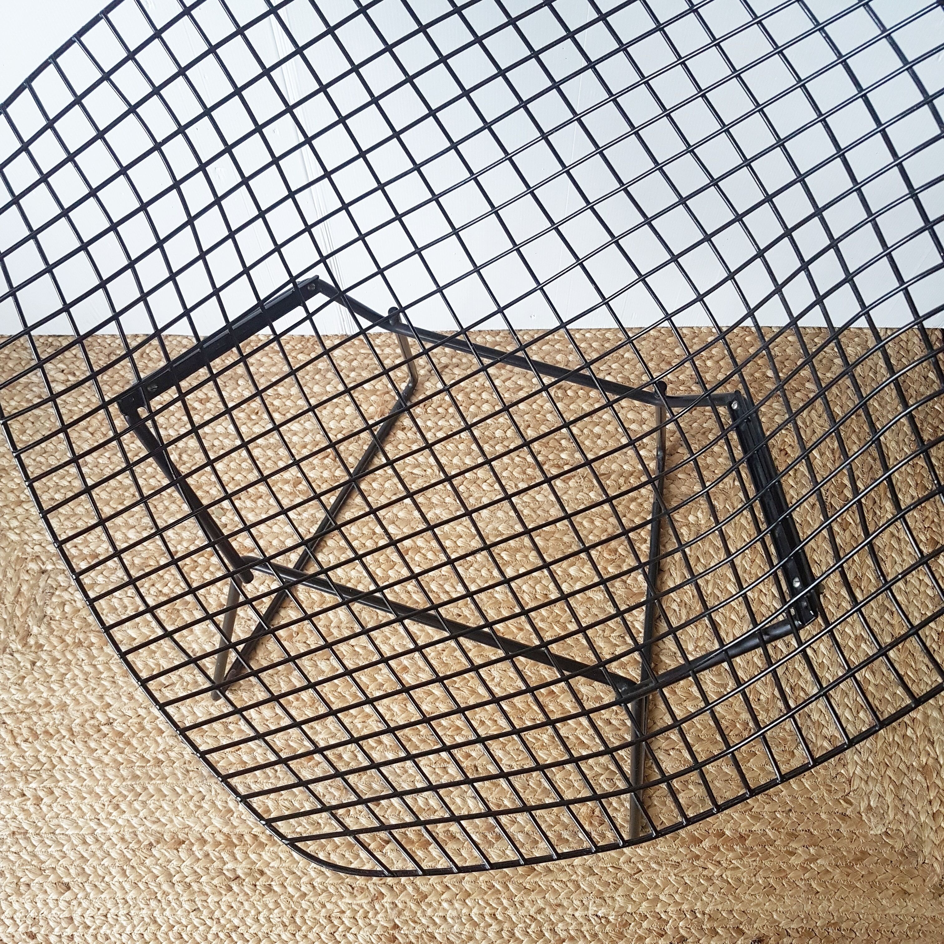 Diamond armchair by Harry Bertoia