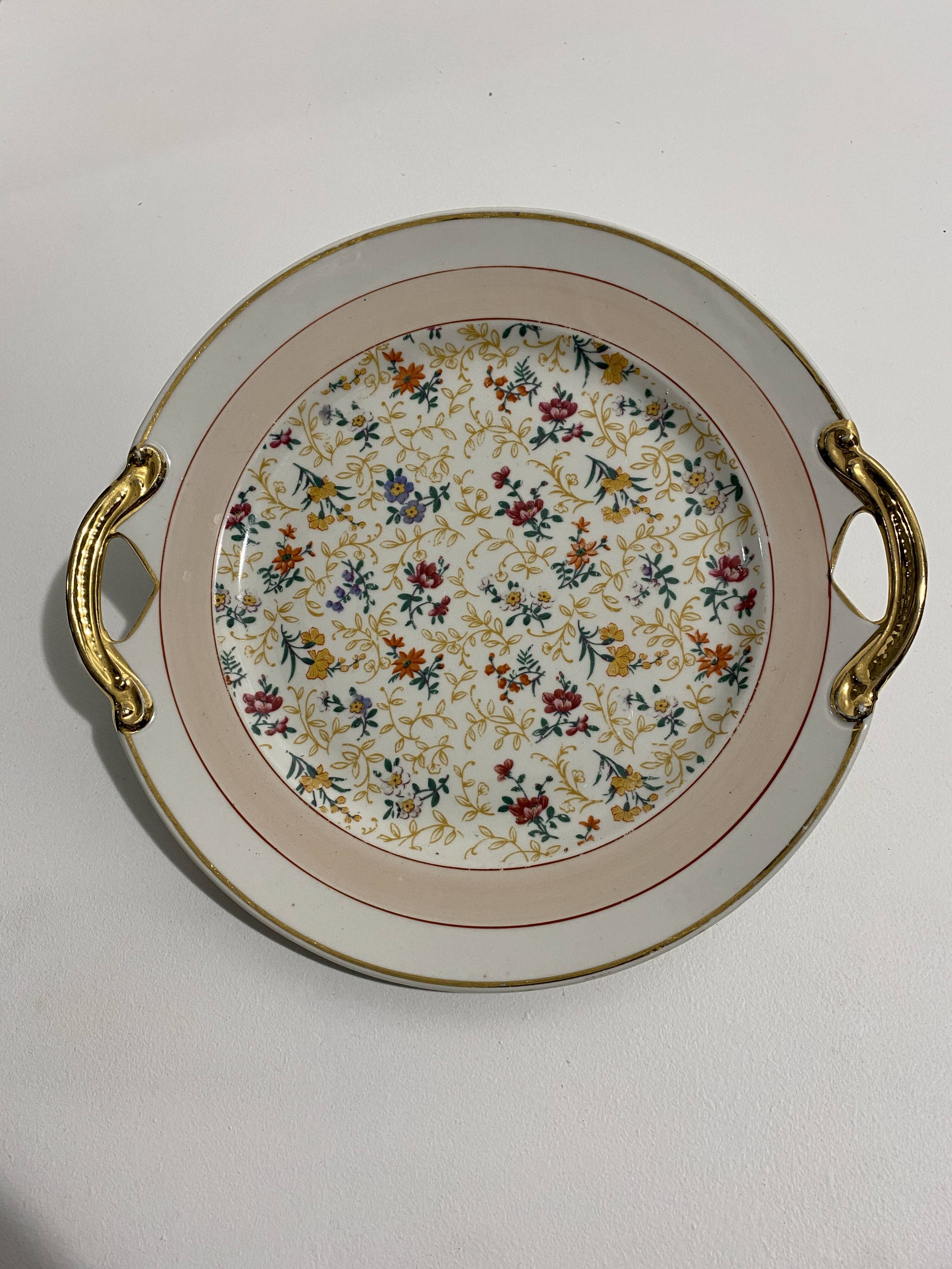 Dessert service, cake service, flowers and gilding, 6 plates and a vintage pie dish.