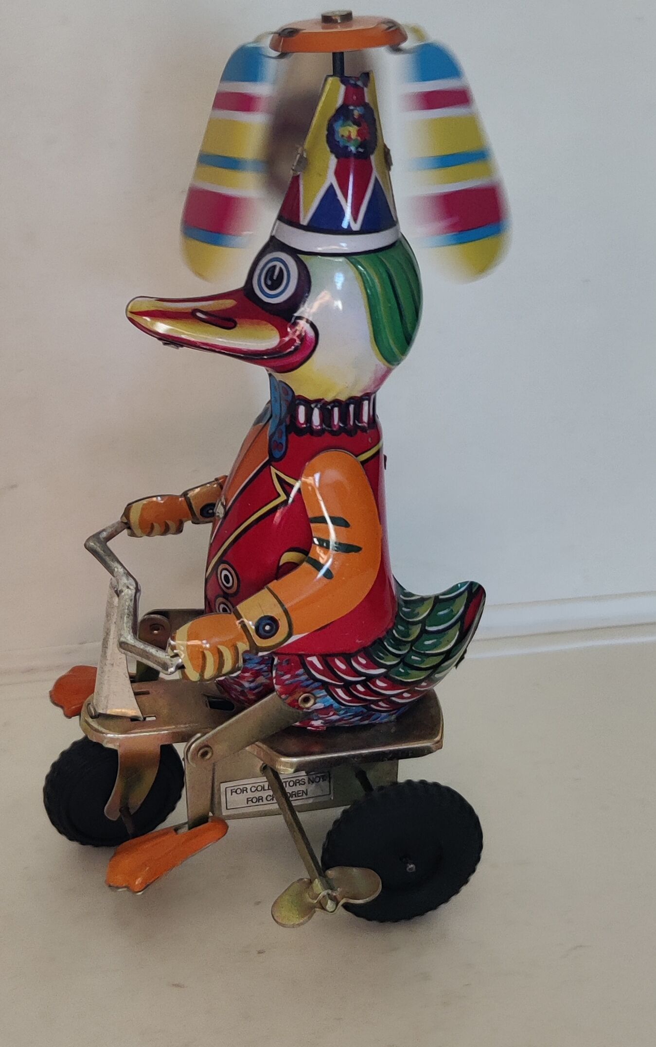 Duck mechanical toy with tinplate metal key