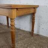 solid oak table with extensions and molded legs