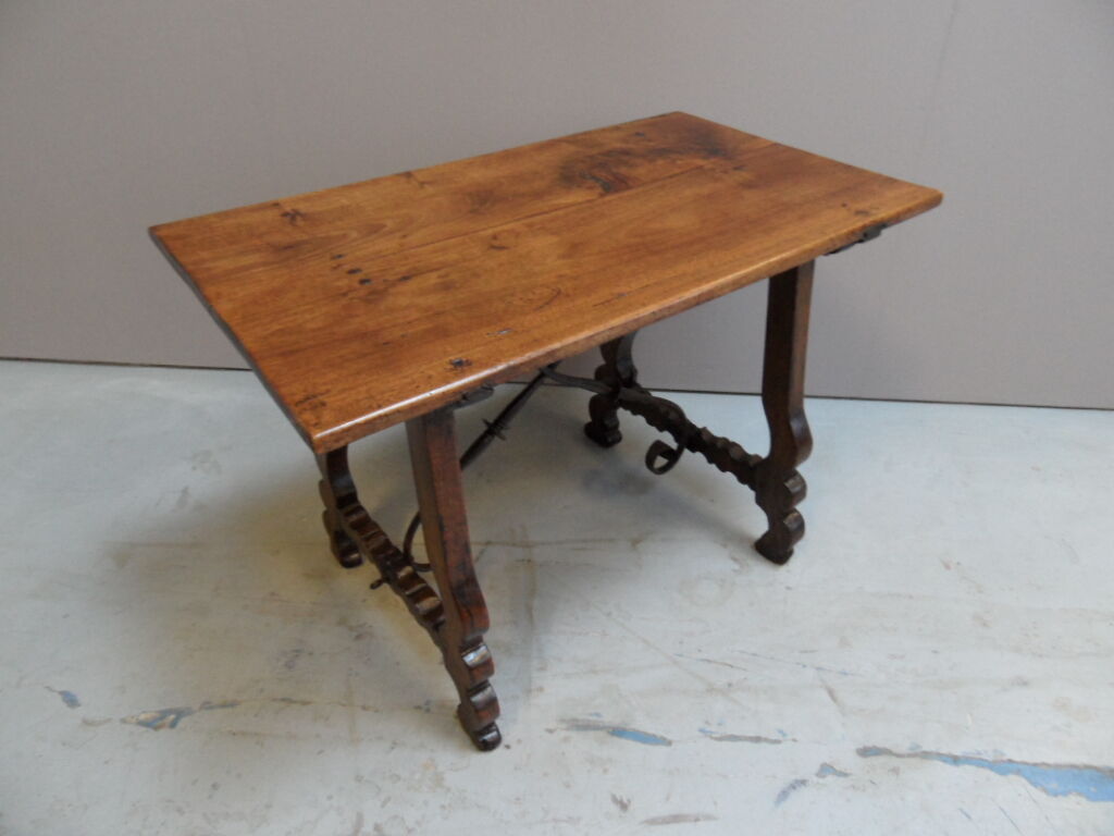 Table d’appoint espagnole antique