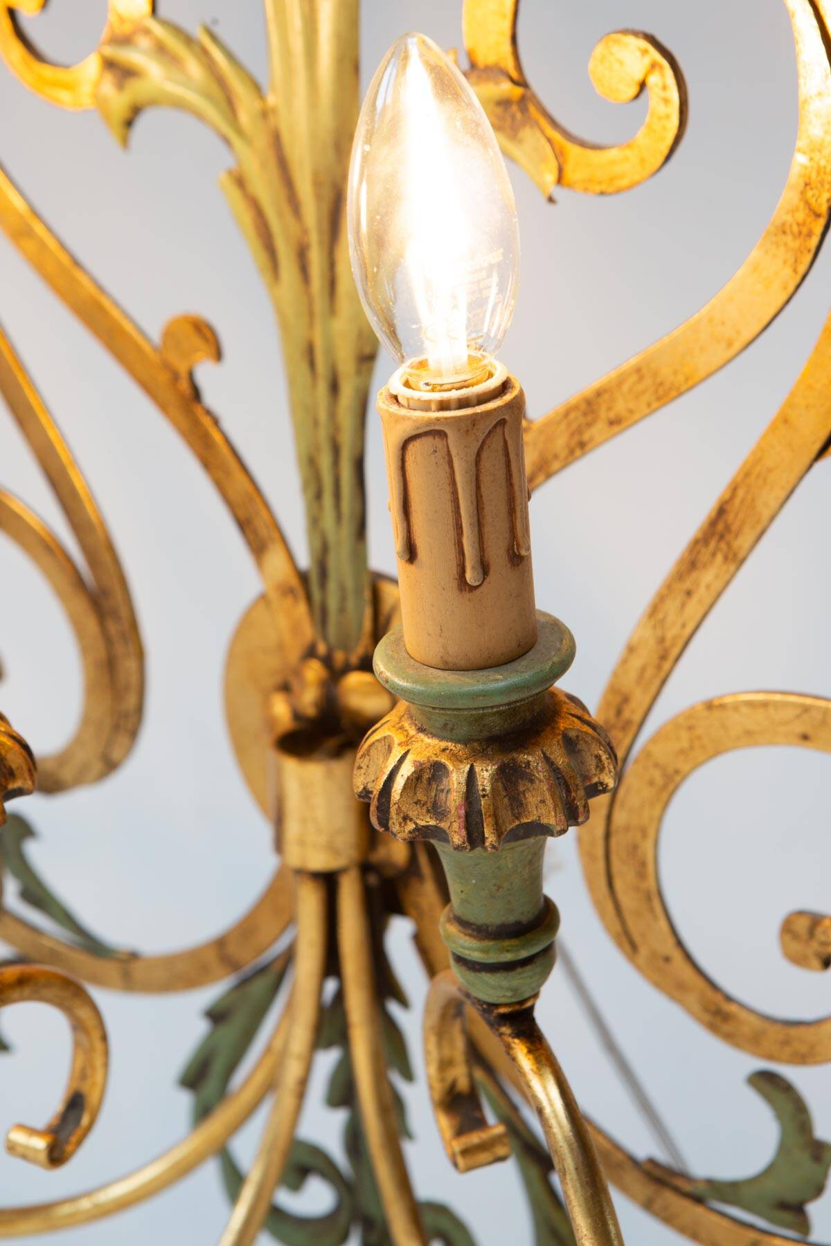 Large Italian wall lamp in gold and green metal. 90s