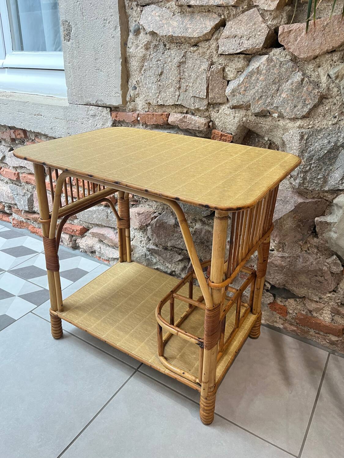Desserte bar en rotin vintage 2 niveaux