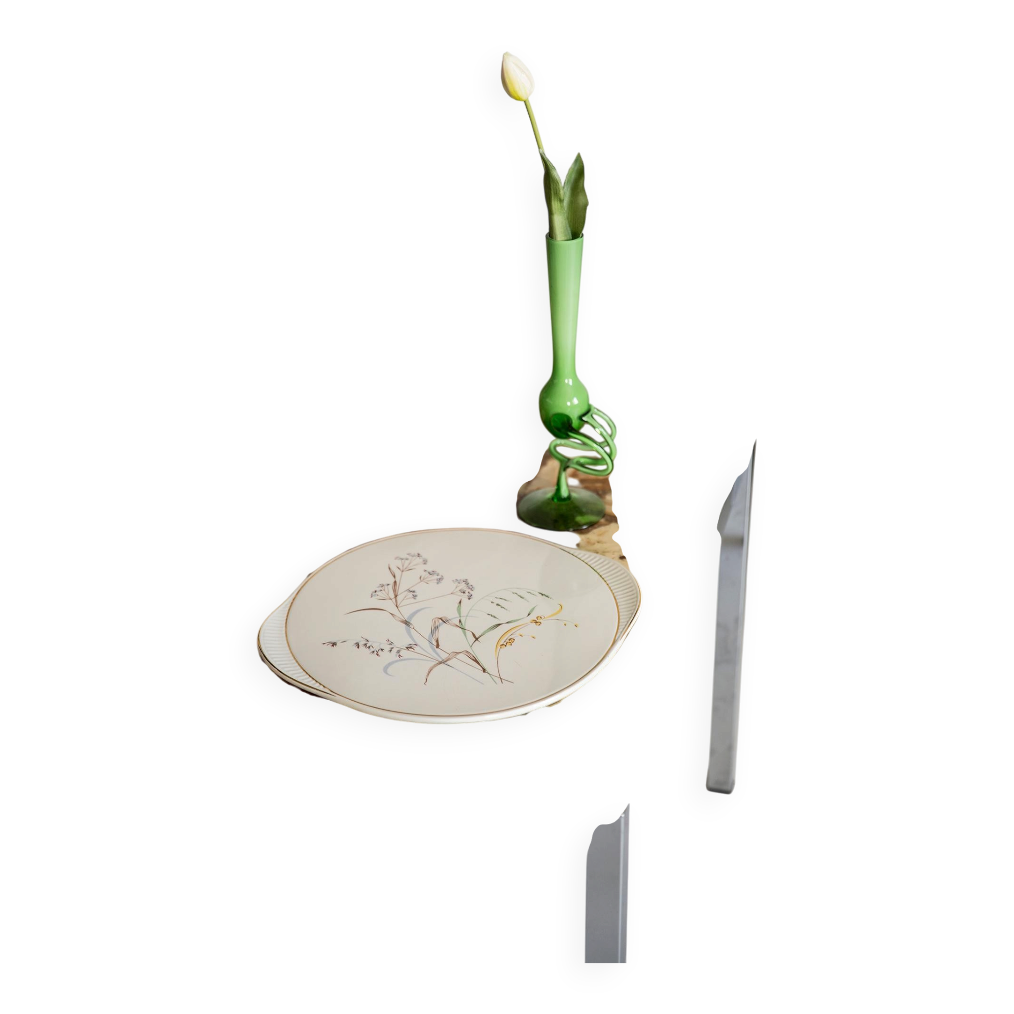 Decorative plate with vintage flowers from the mid-century, Germany, 1970s.