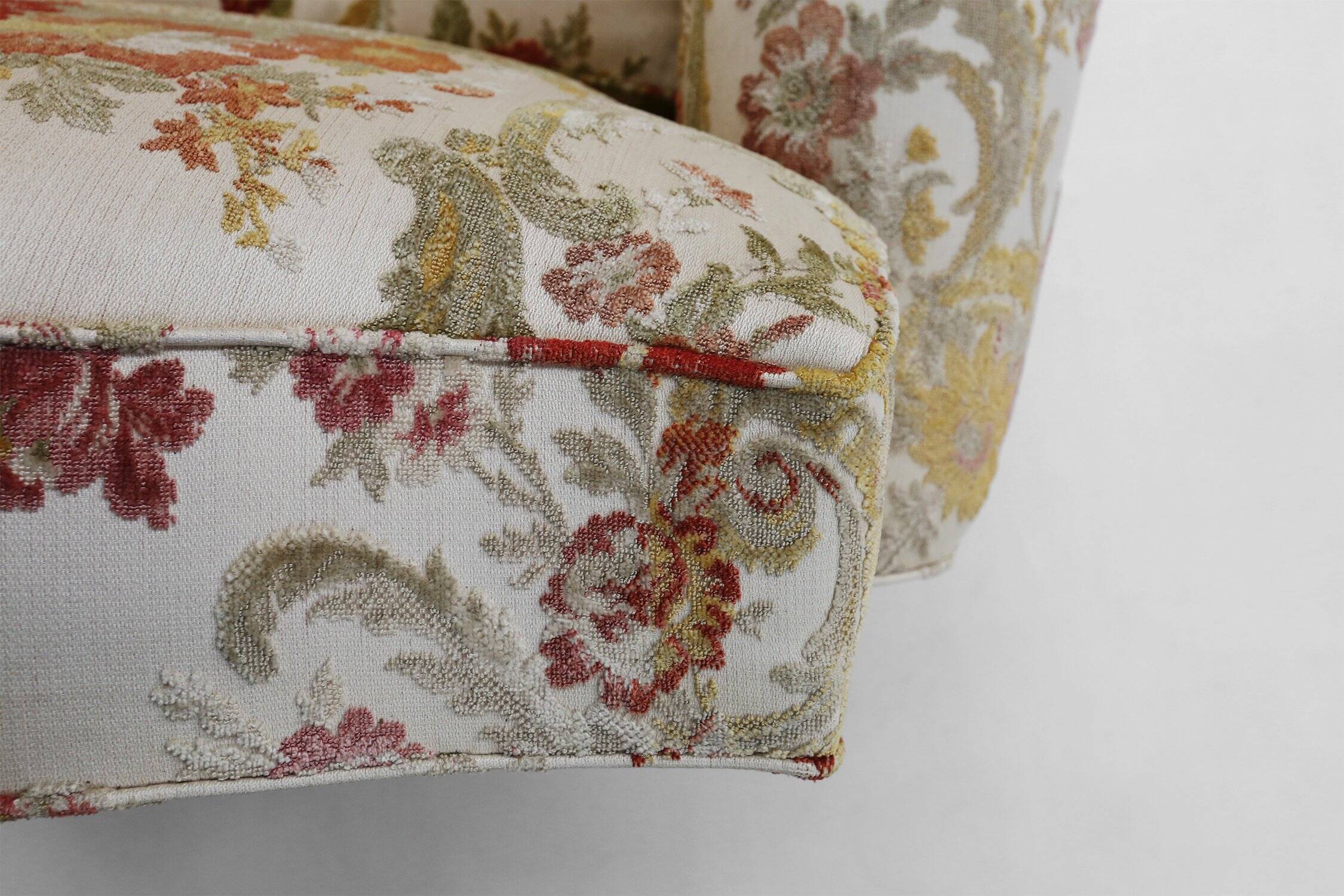 Fauteuil en tissu floral, France années 1950