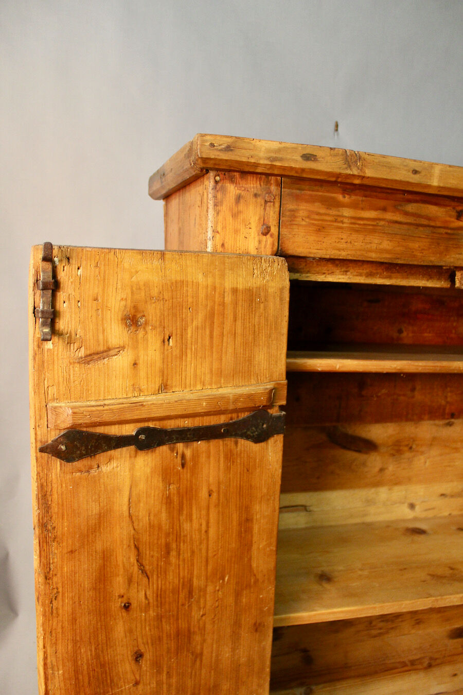 Wardrobe pantry savoyard