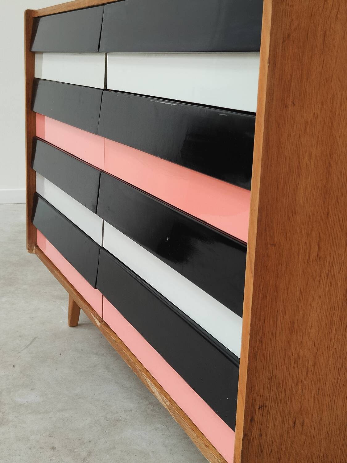 U-453 pink chest of drawers with 8 drawers by Jiri Jiroutek for Interier Praha 1960