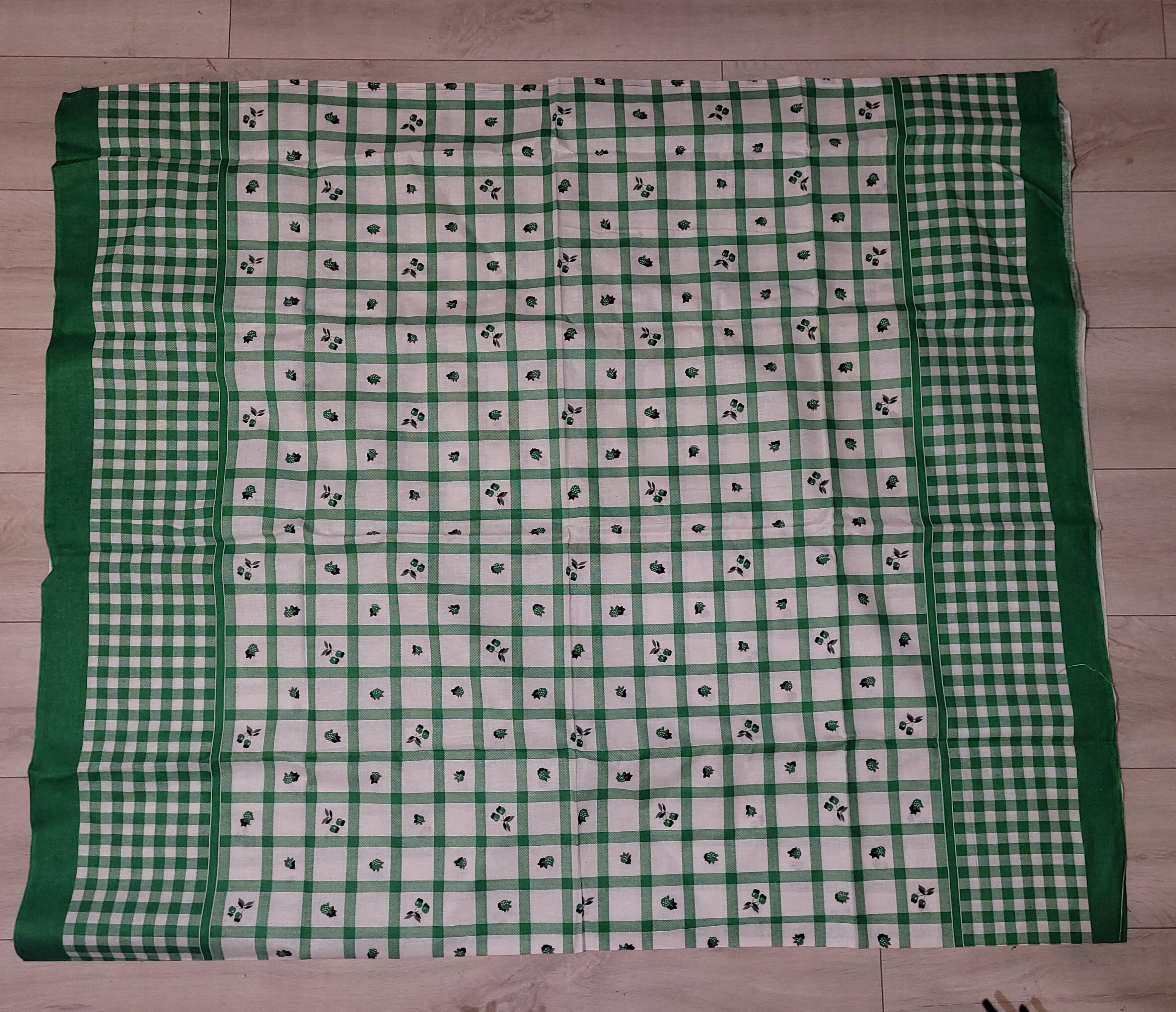 Tablecloth and towels set