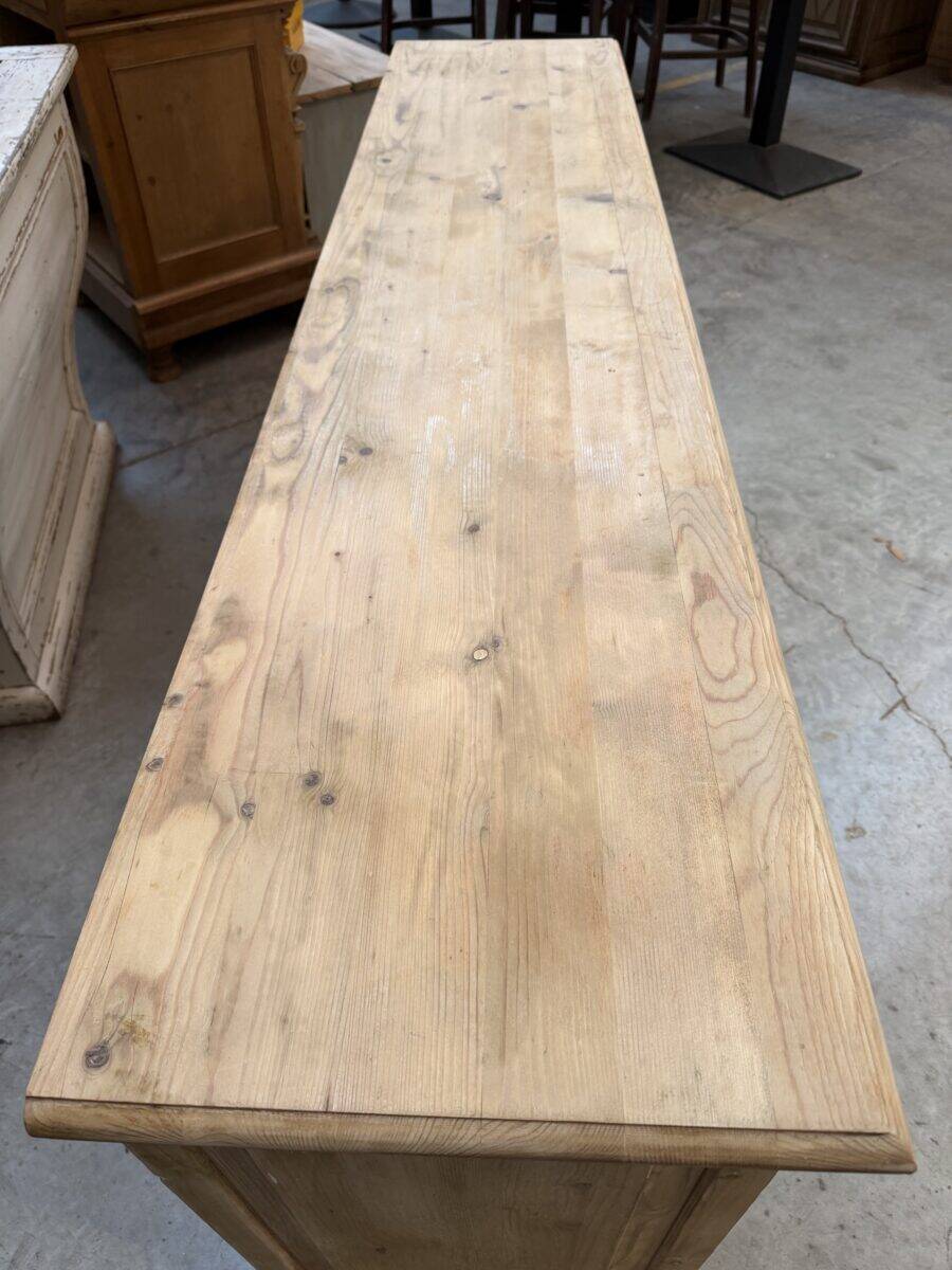 Workshop furniture made of fir.