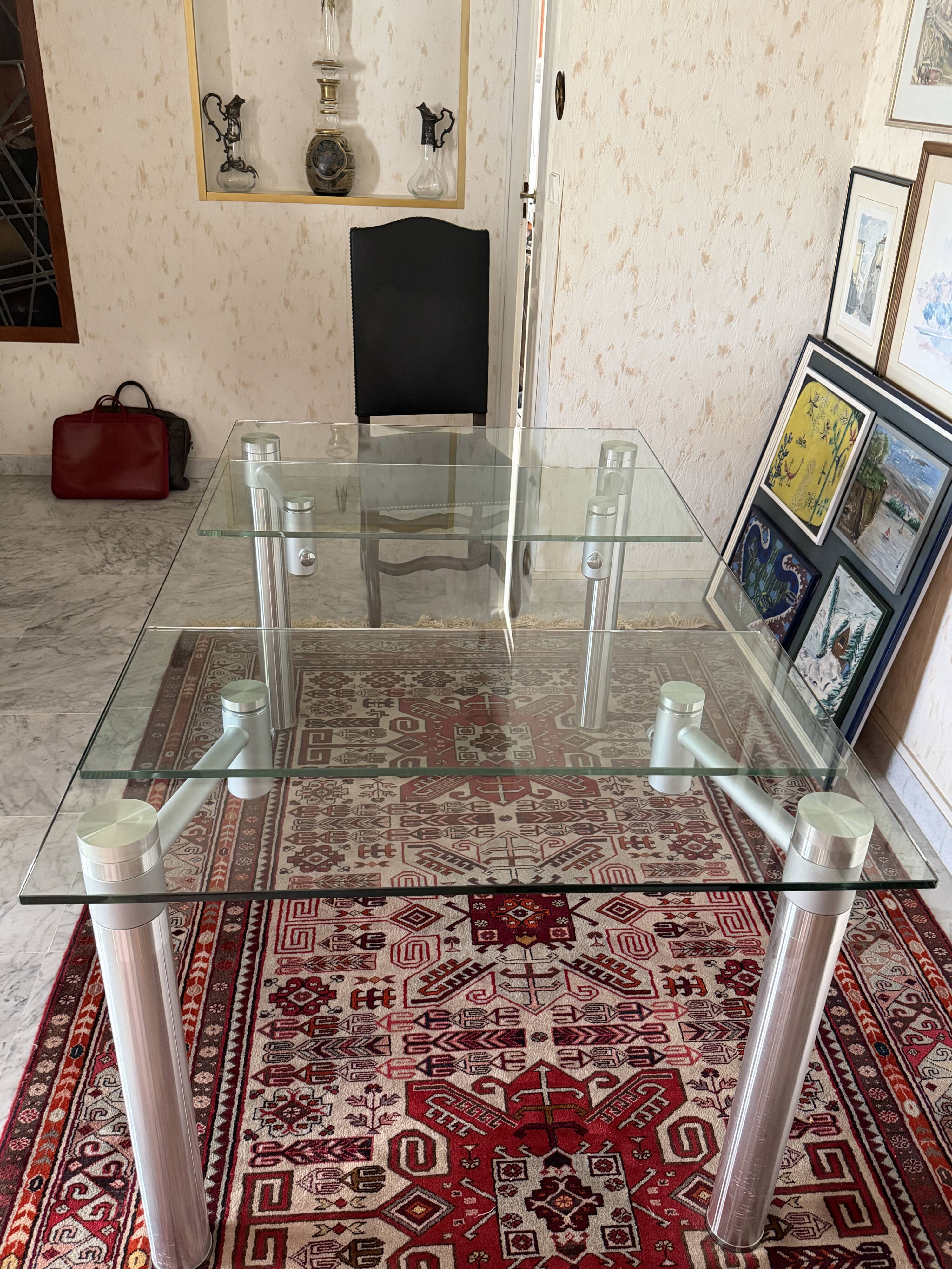 extendable glass table