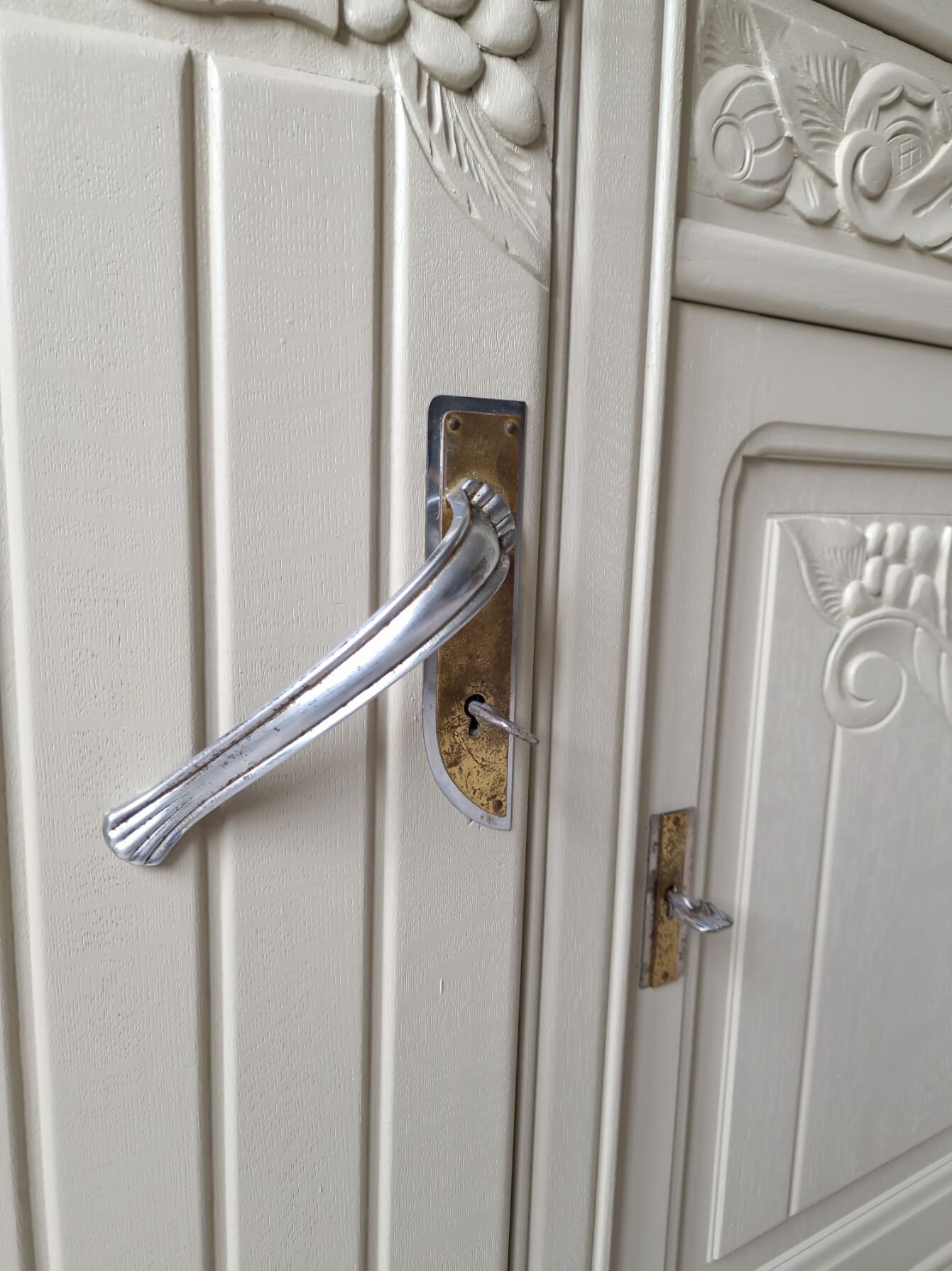 Art Deco beige buffet