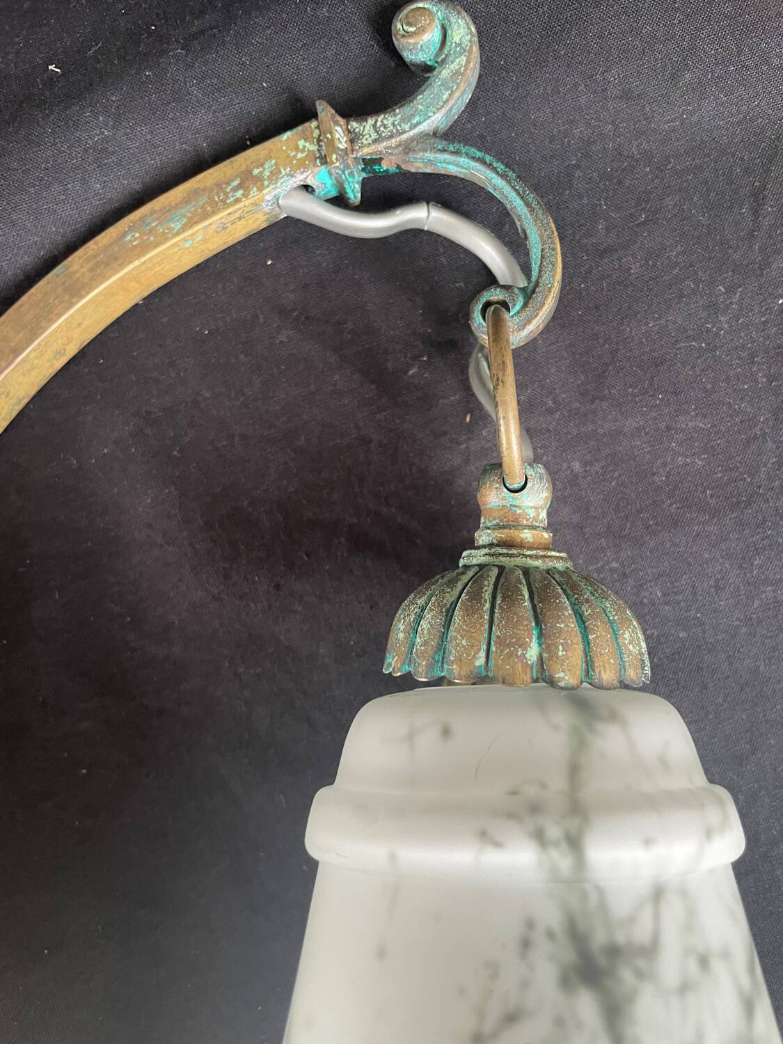 Art Deco wall light, opaline, white, marbled