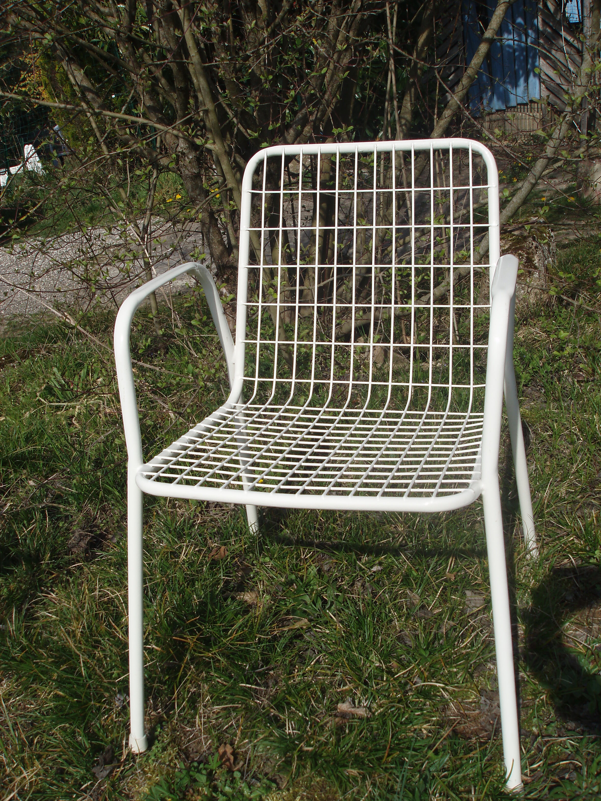 4 armchairs EMU model Rio Italian vintage 2 red and 2 white