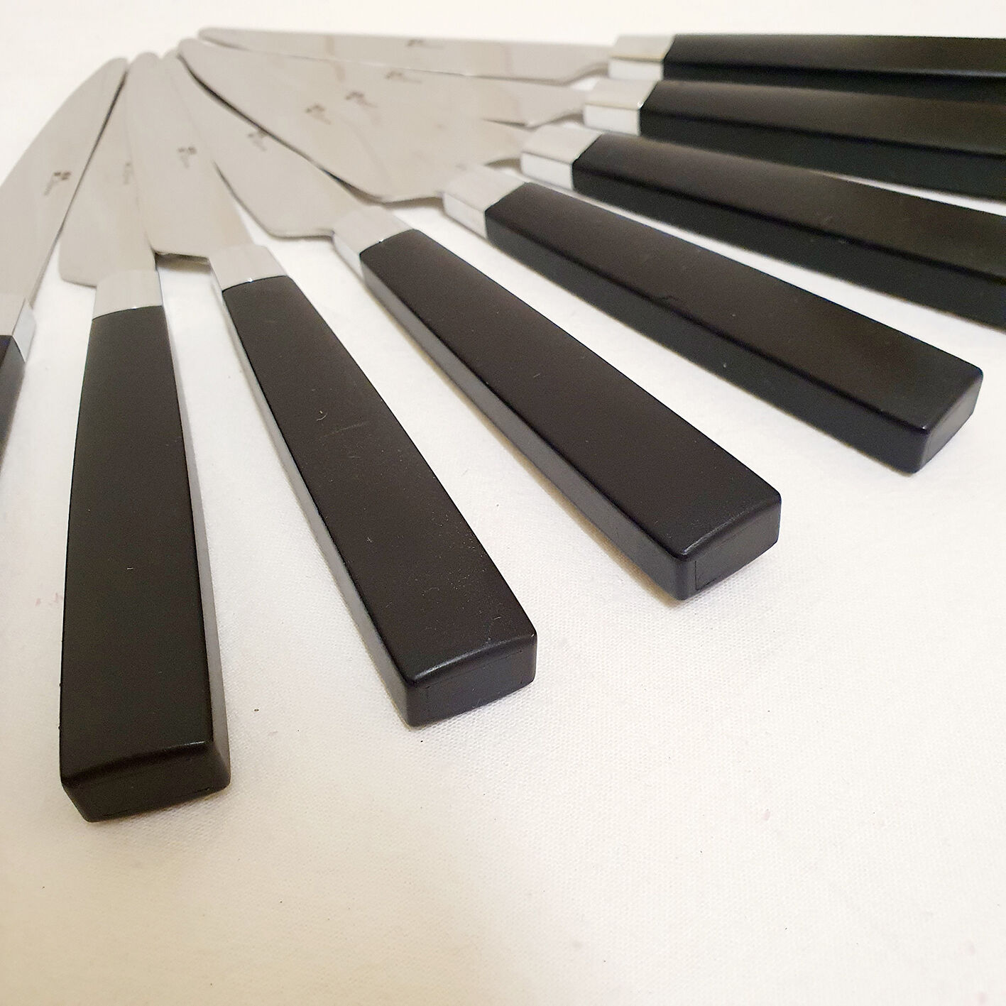 8 Guy Degrenne knives