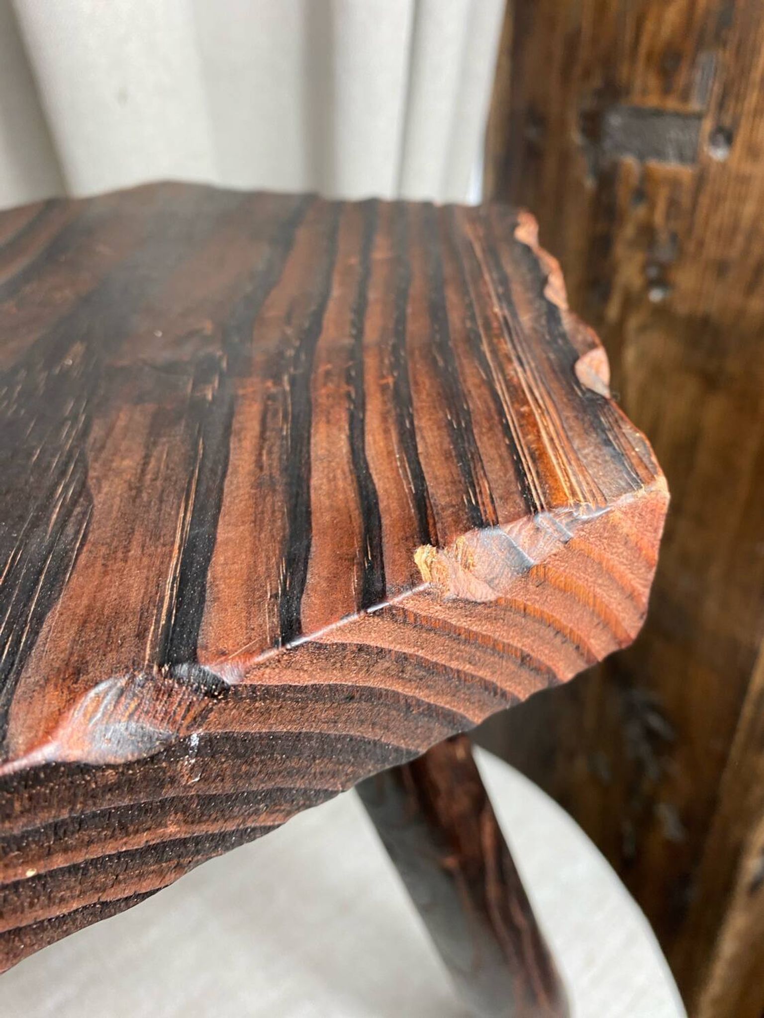 Tabouret de ferme français  tripode en bois années 60