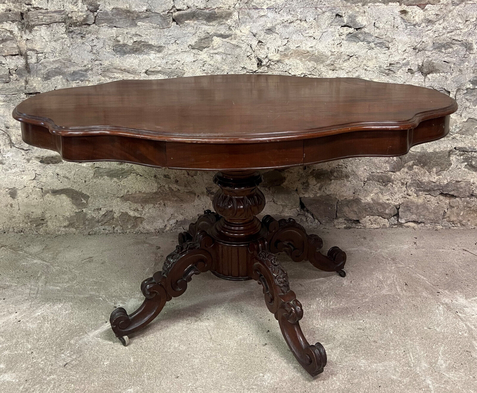 Napoleon III era pedestal table in mahogany around 1850