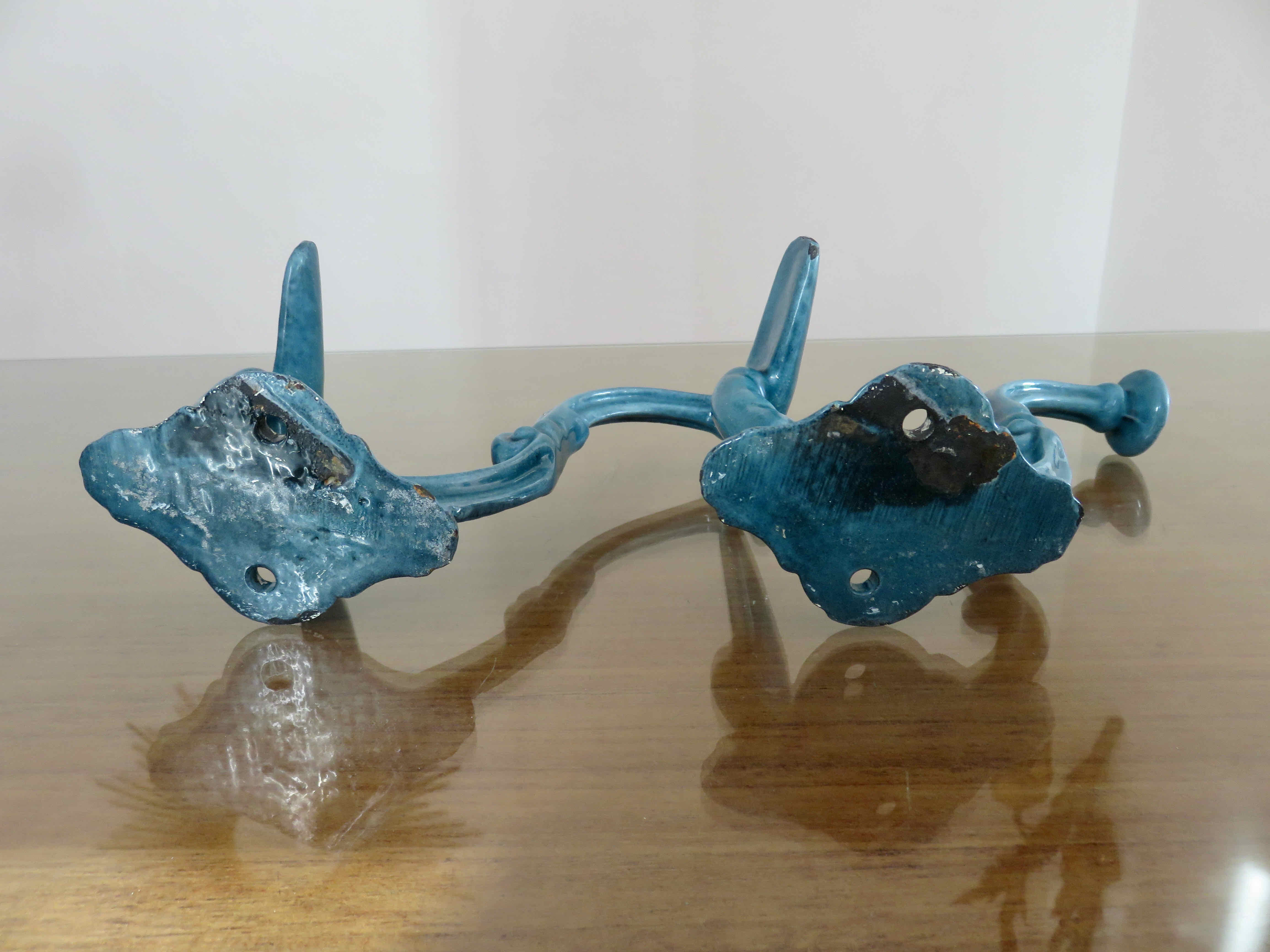 Pair of hooks in blue enamelled cast iron, art deco 30s 40s
