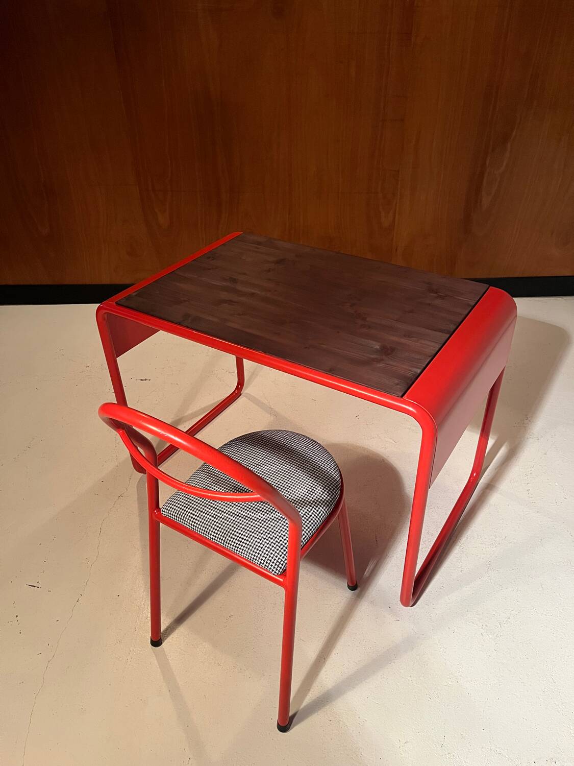 Vintage desk from around 1980.