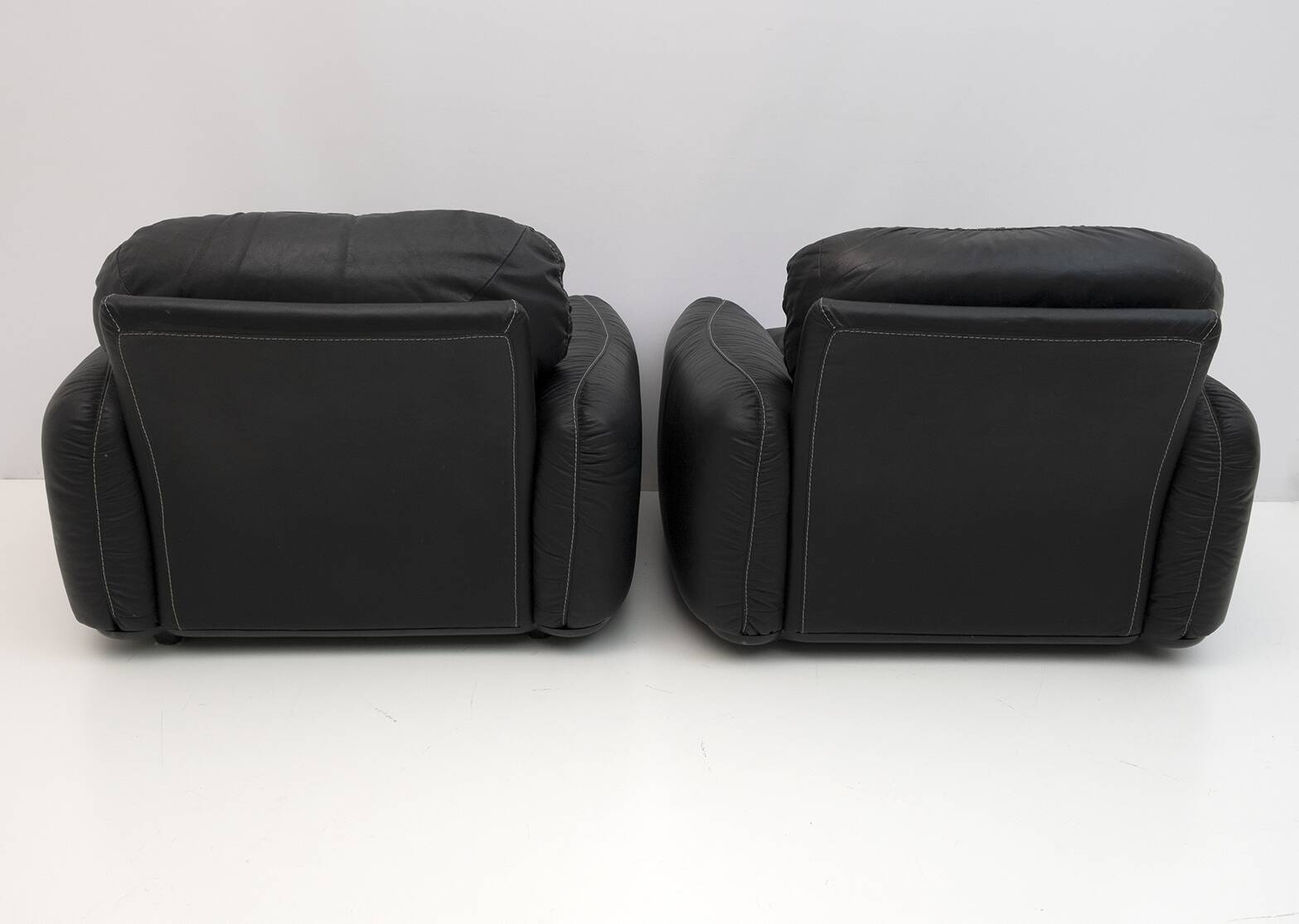 Pair of Piumotto Italian Leather Armchairs by Arrigo Arrighi for Busnelli,