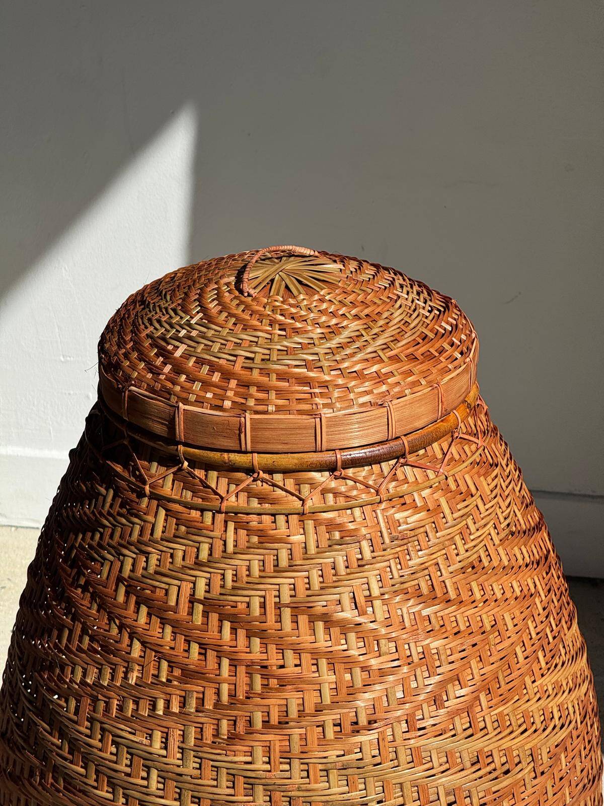 Large oval basket Indonesian weaving with lid H65 D50