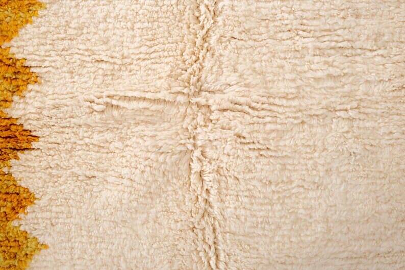 Handmade Berber rug, traditional craftsmanship, size 150 x 250 cm