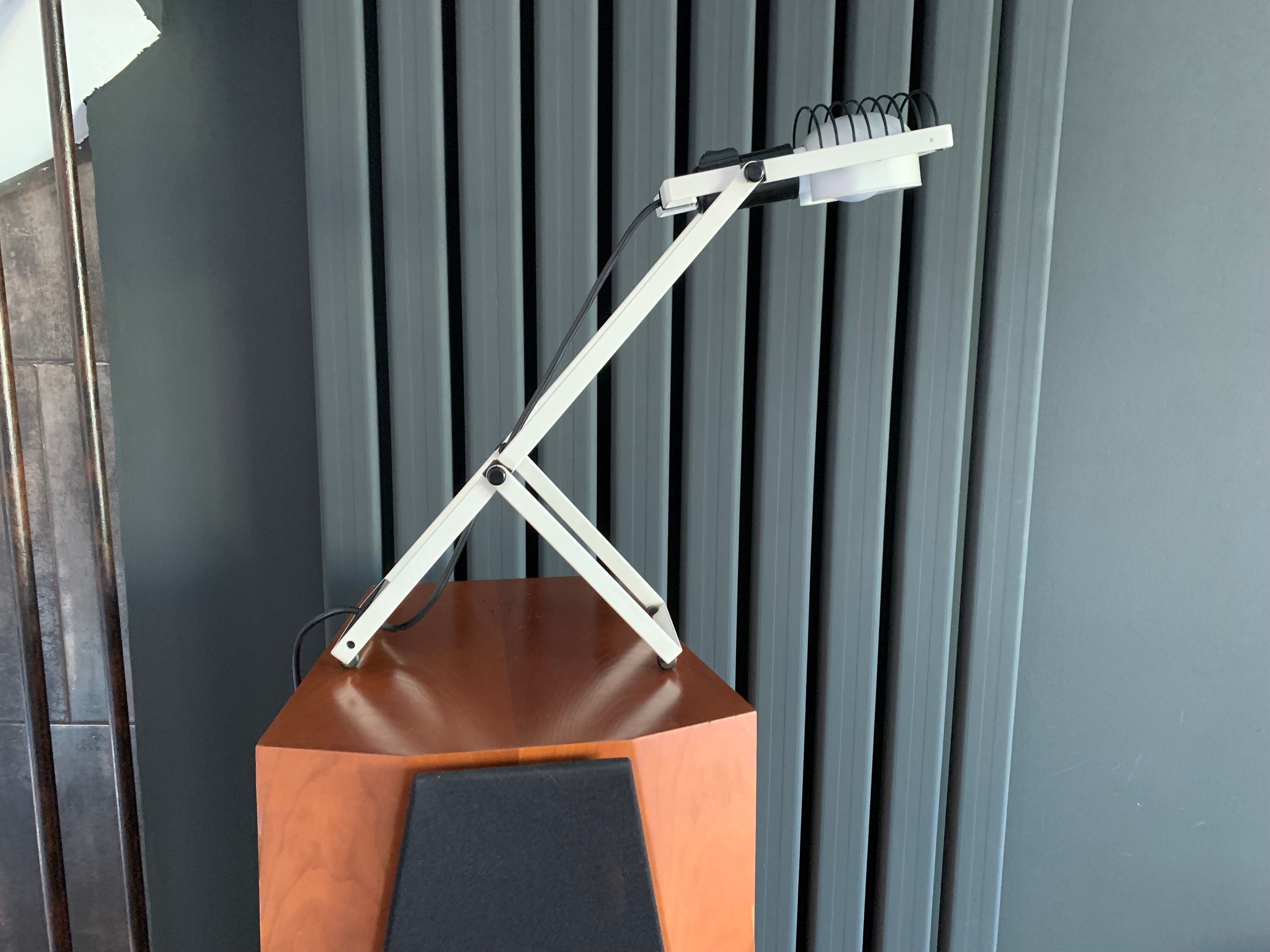 Lamp model "Sintesi" of tavolo by Ernesto Gismondi for Artemide / Italy 70s / white model