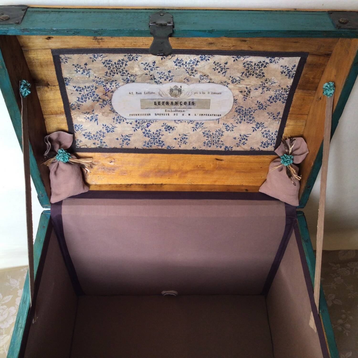 Old curved trunk hat trunk template