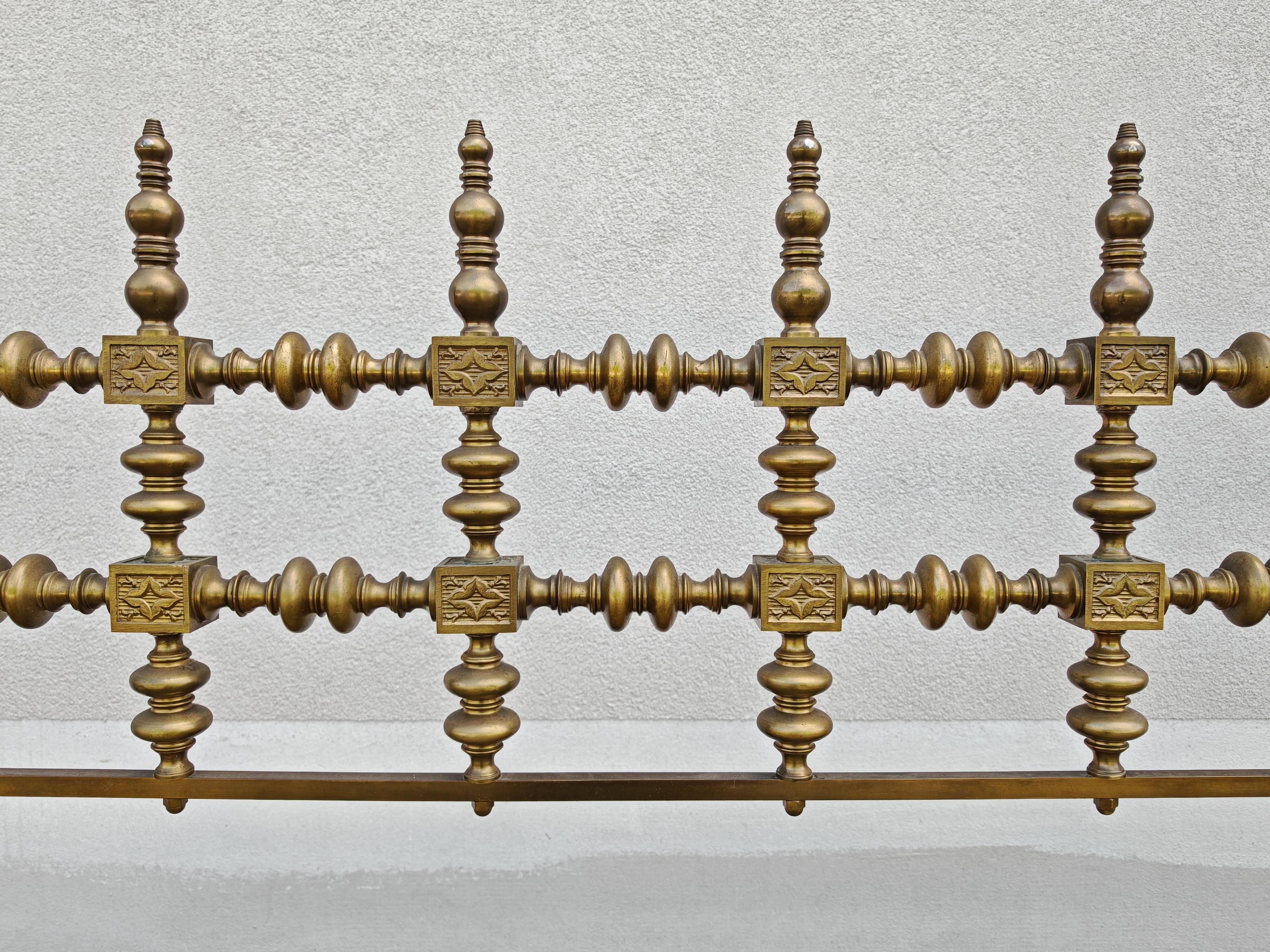 Lit en bronze et cuivre milieu du siècle attribué à Osvaldo Borsani