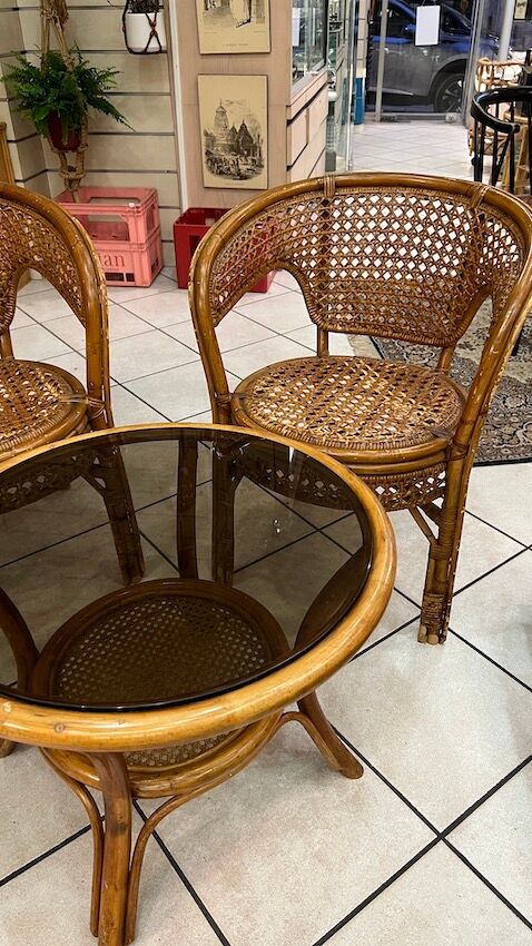 Rattan living room and cannage consisting of 2 armchairs and a coffee table