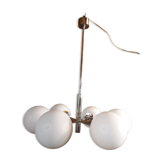 Lustre Spoutnik chromé et globes blancs en verre dépoli
