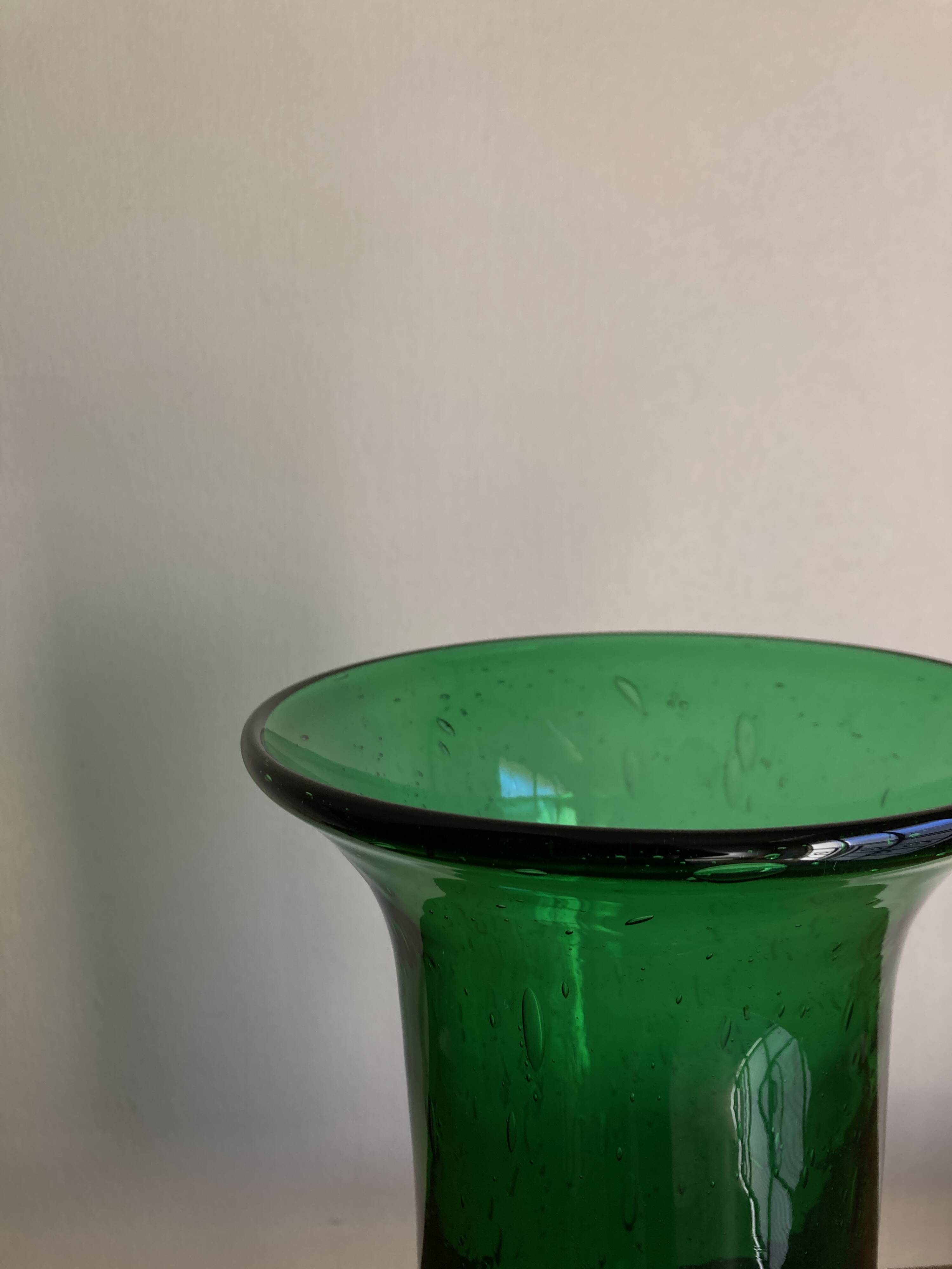 Vase médicis XXL mid-century en verre d'Empoli  travail italien 1960