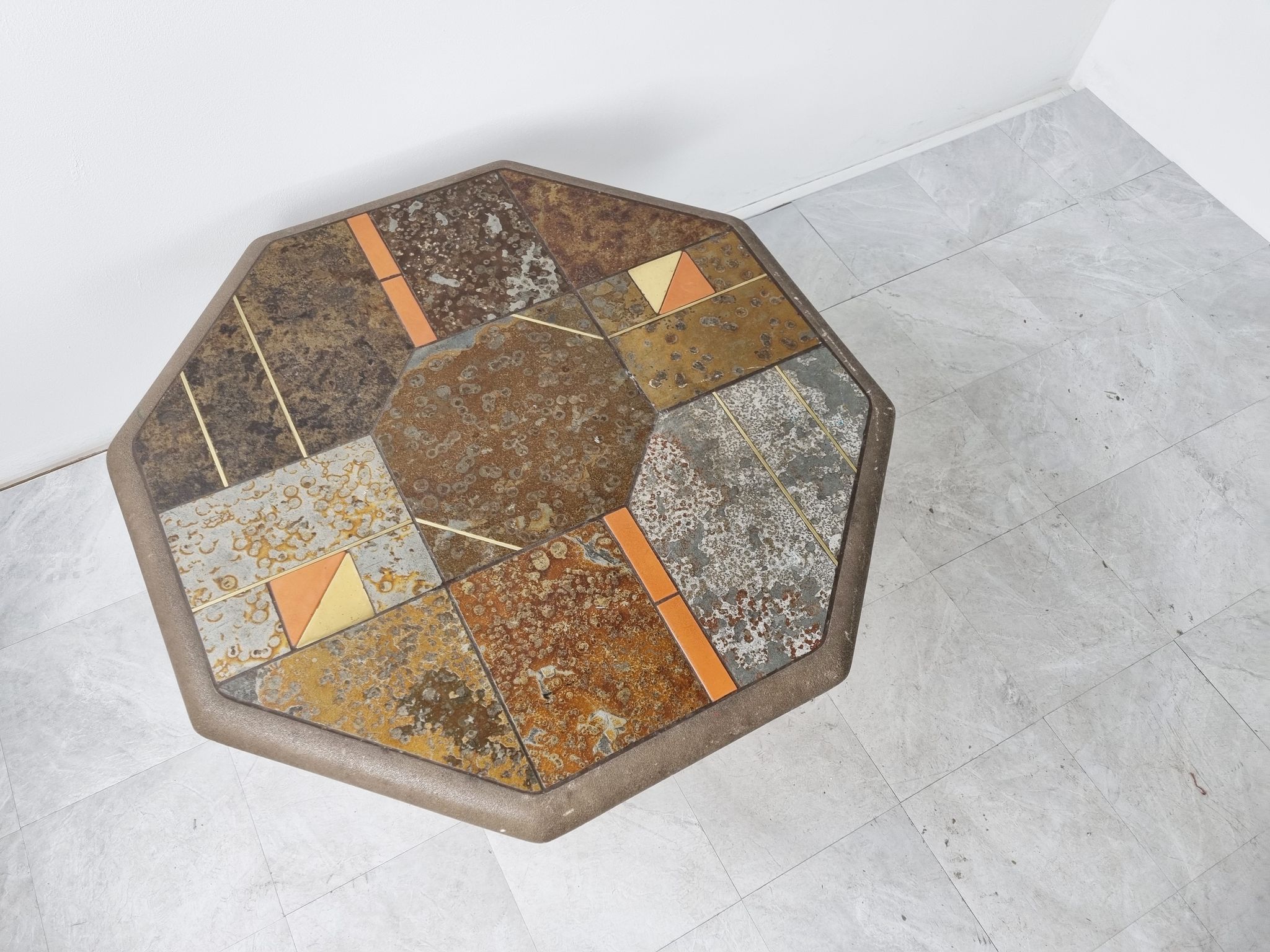 Table basse en ardoise brutaliste, années 1970