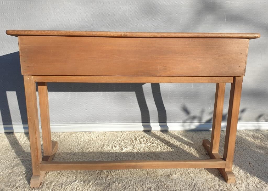 Bureau d'écolier pupitre double et son banc graffitis