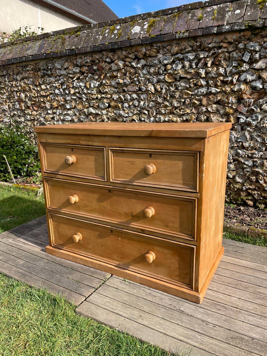 Commode ancienne en bois clair
