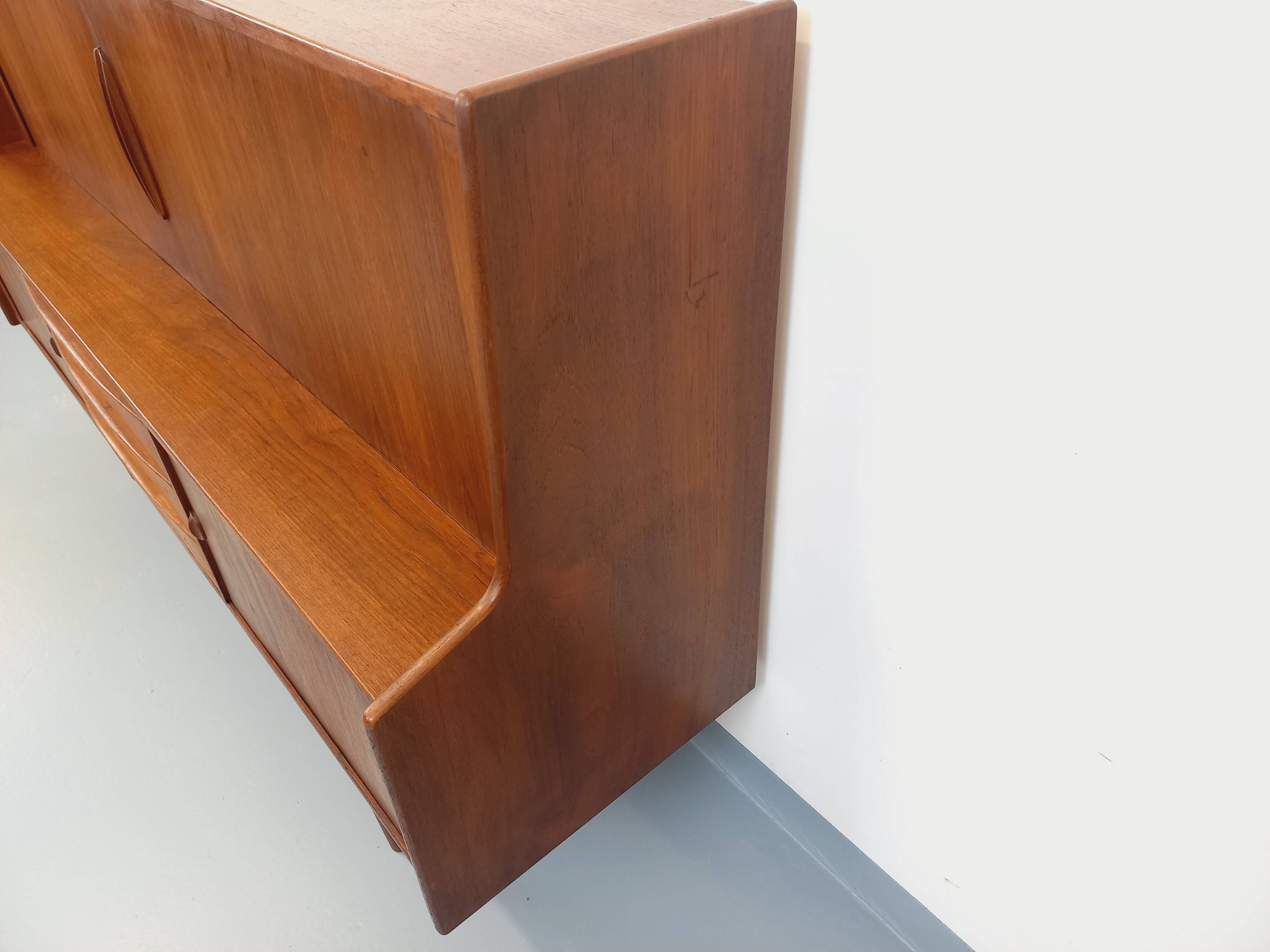 Enfilade mi-haute scandinave vintage Ib Kofod-Larsen pour Faarup en teck