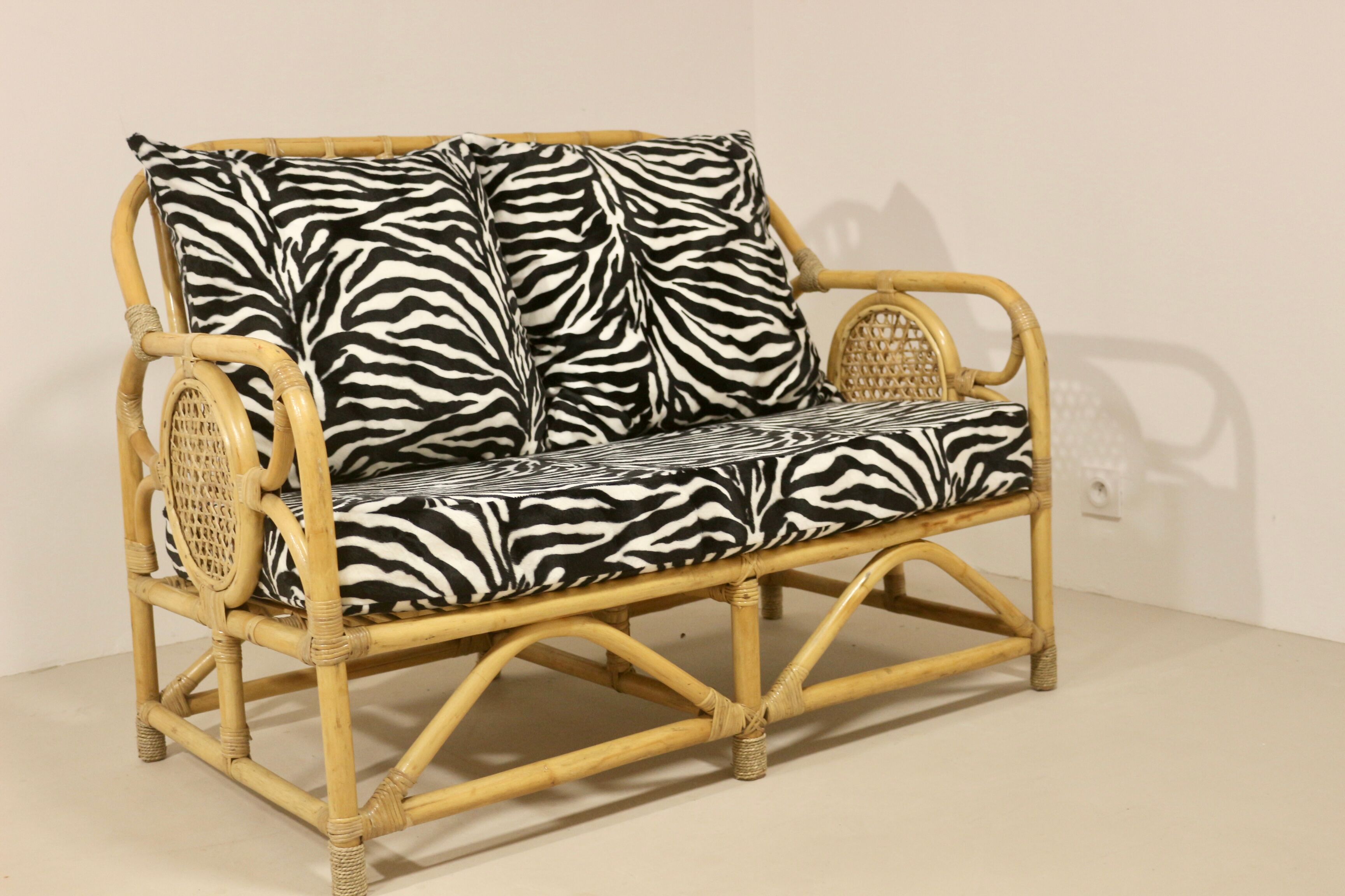 Vintage rattan sofa 2 places year 60