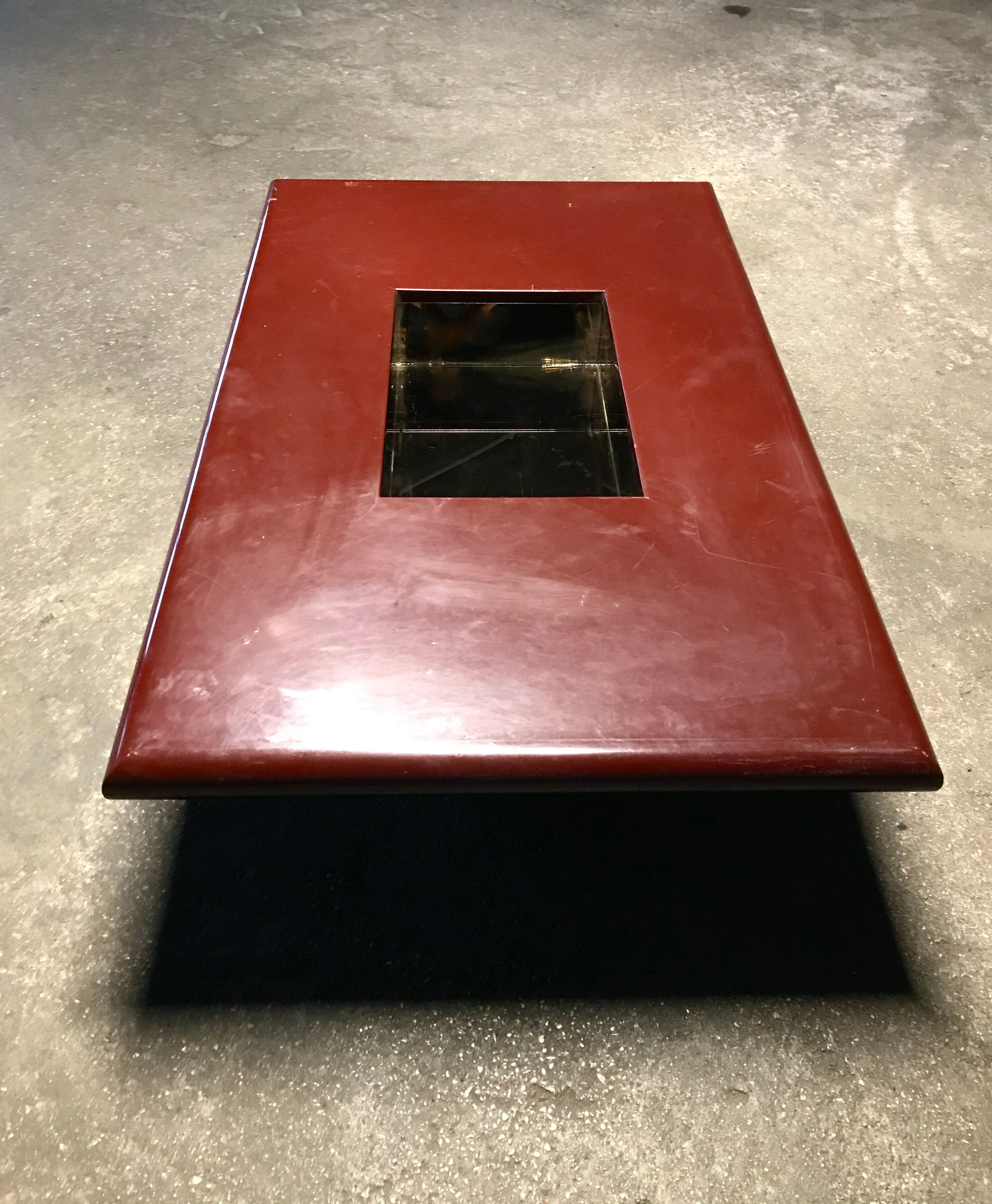 Table basse de Jean Claude mahey, laque, 1970, design vintage